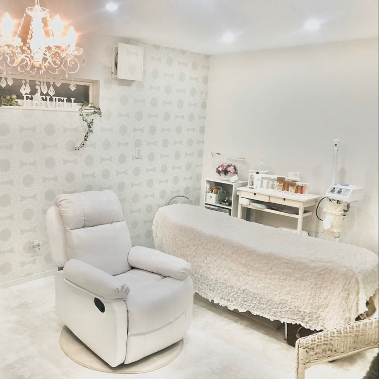 サロンの上質空間・サイドテーブル＋靴べら サロンの上質空間・サイドテーブル＋靴べら