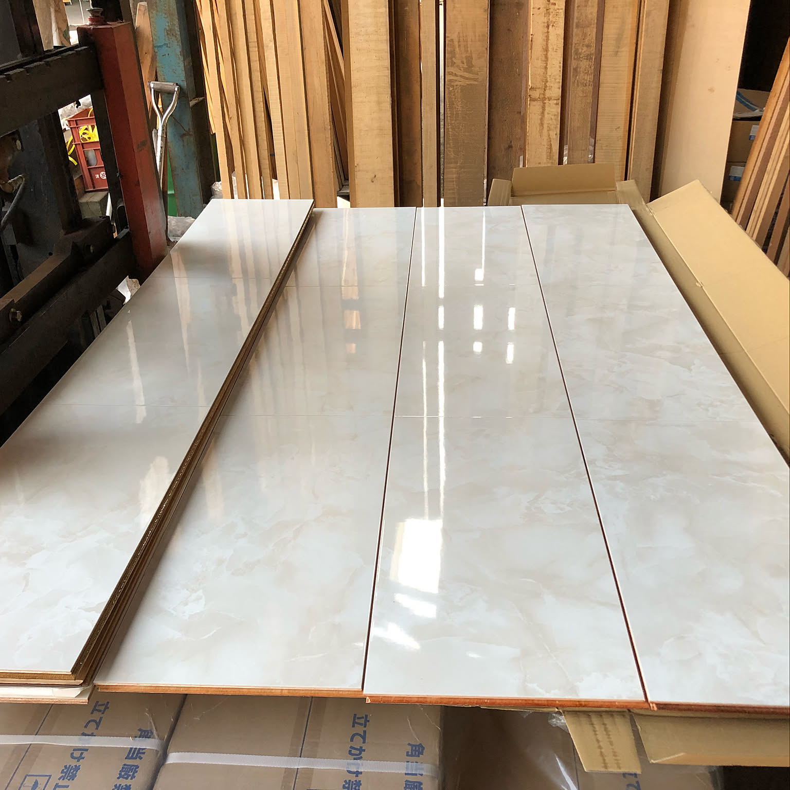 ハピアフロアホワイトオニキス/フローリング/艶あり/石目調/ダイケン