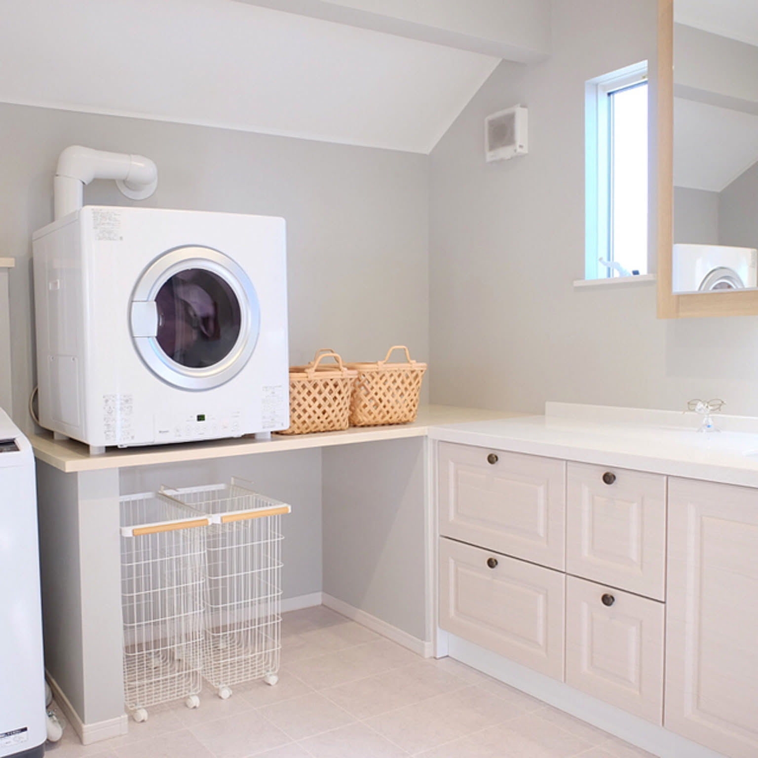 【ぴよ】乾太くん本体とカバーとL字 乾太くん/L字カウンター/造作棚/洗面室/北欧モダンなどのインテリア