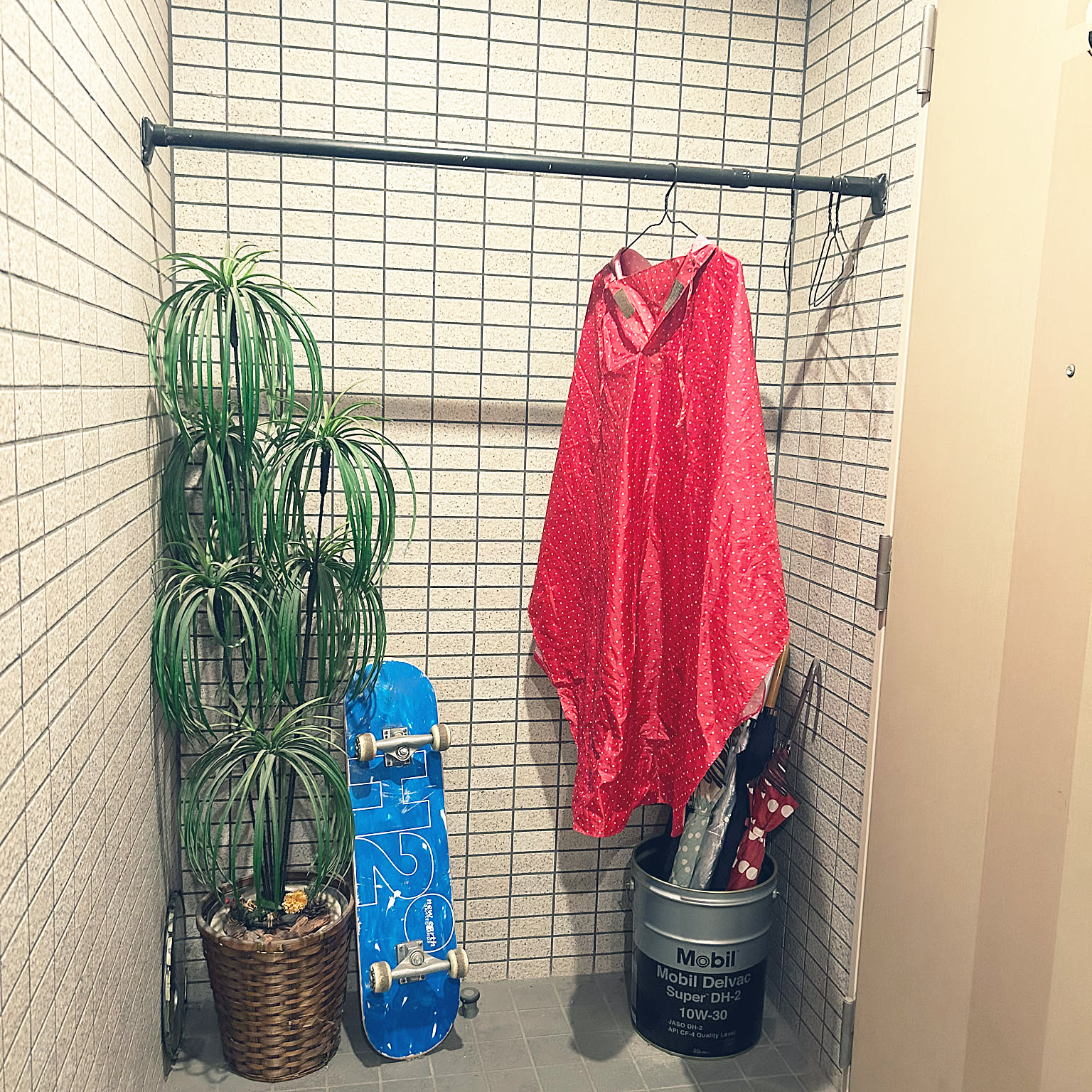 ほーき掛け　かさかけ　カッパ掛け レインコート掛けのおすすめ商品とおしゃれな実例 ｜ RoomClip（ルーム