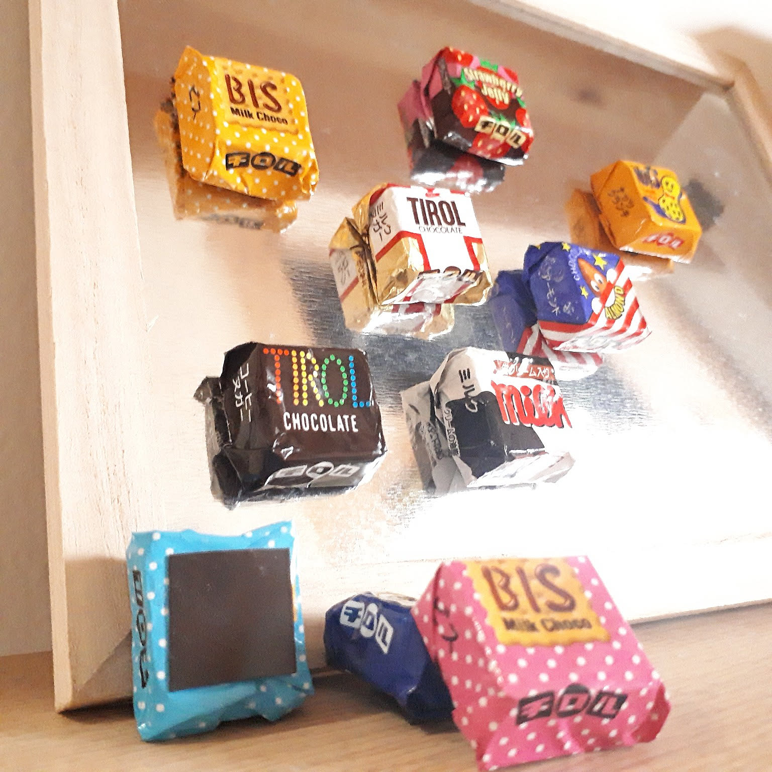 チロルチョコ ディスプレイ 10円4段タイプ