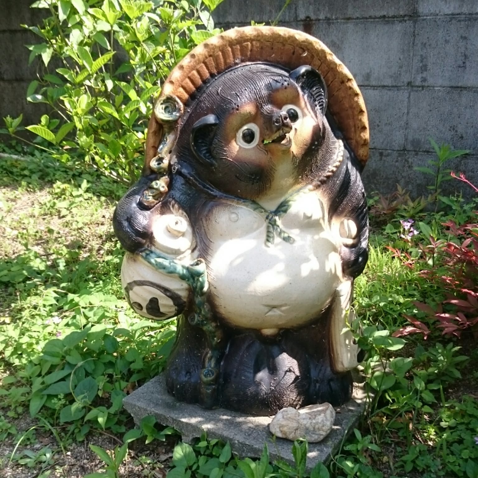 狸の置物 怖い 信楽焼き ぼっぼっボルゾイ