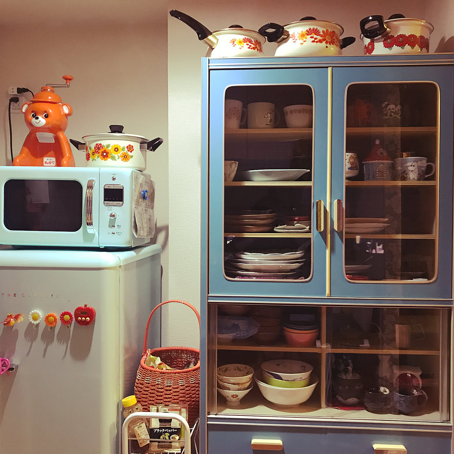 レトロポップ レトロ食器棚のおすすめ商品とおしゃれな実例