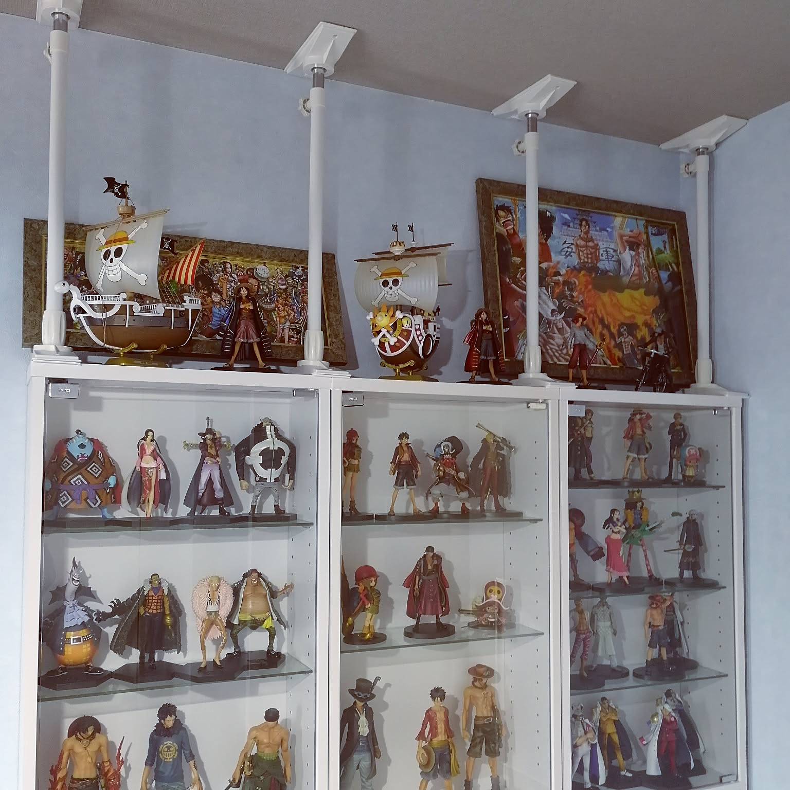 ニトリ/ワンピースフィギュア/コレクションケース/壁/天井/地震