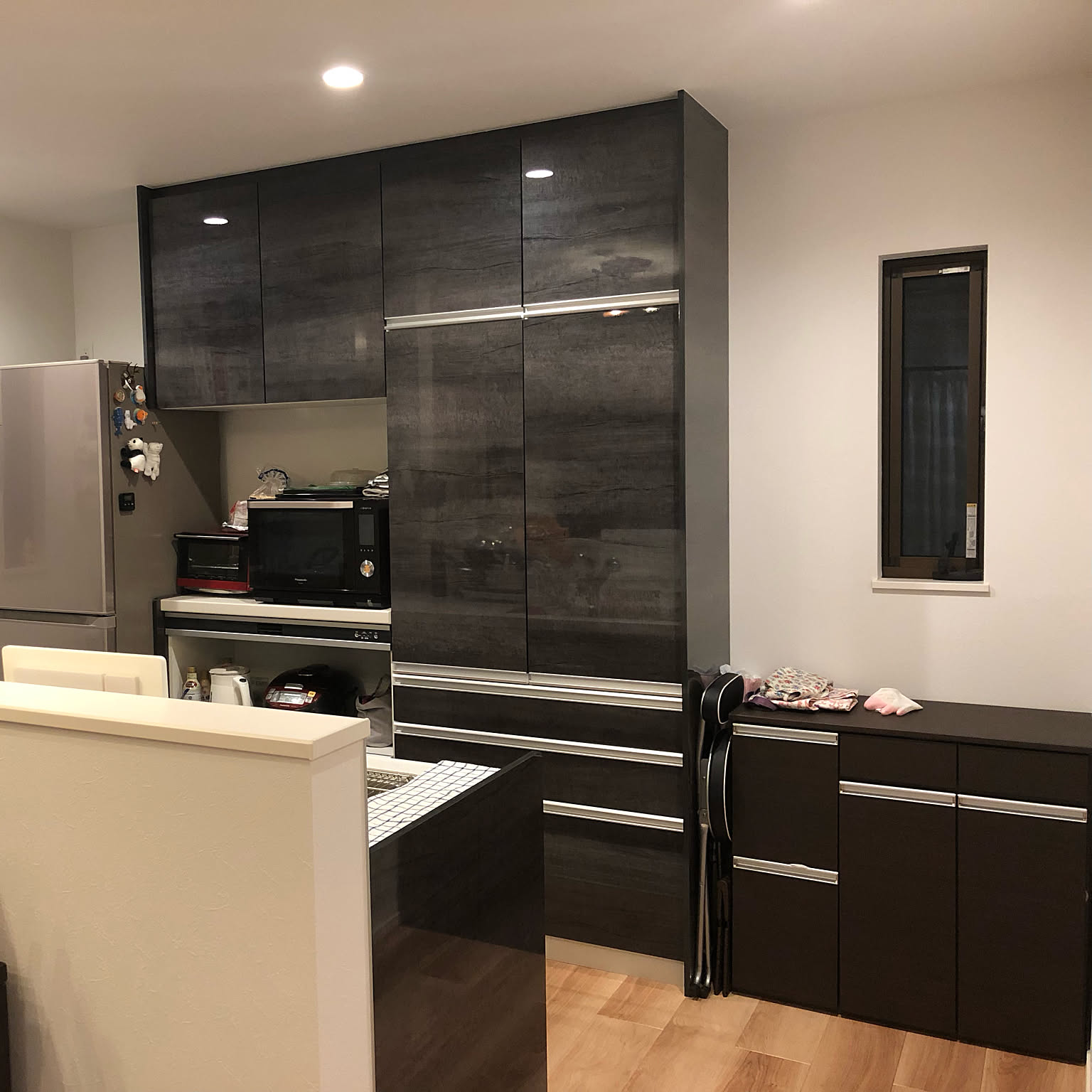 モダン ダークウッド キャビネット キッチン マリンウッドダークのインテリア実例 ｜ RoomClip