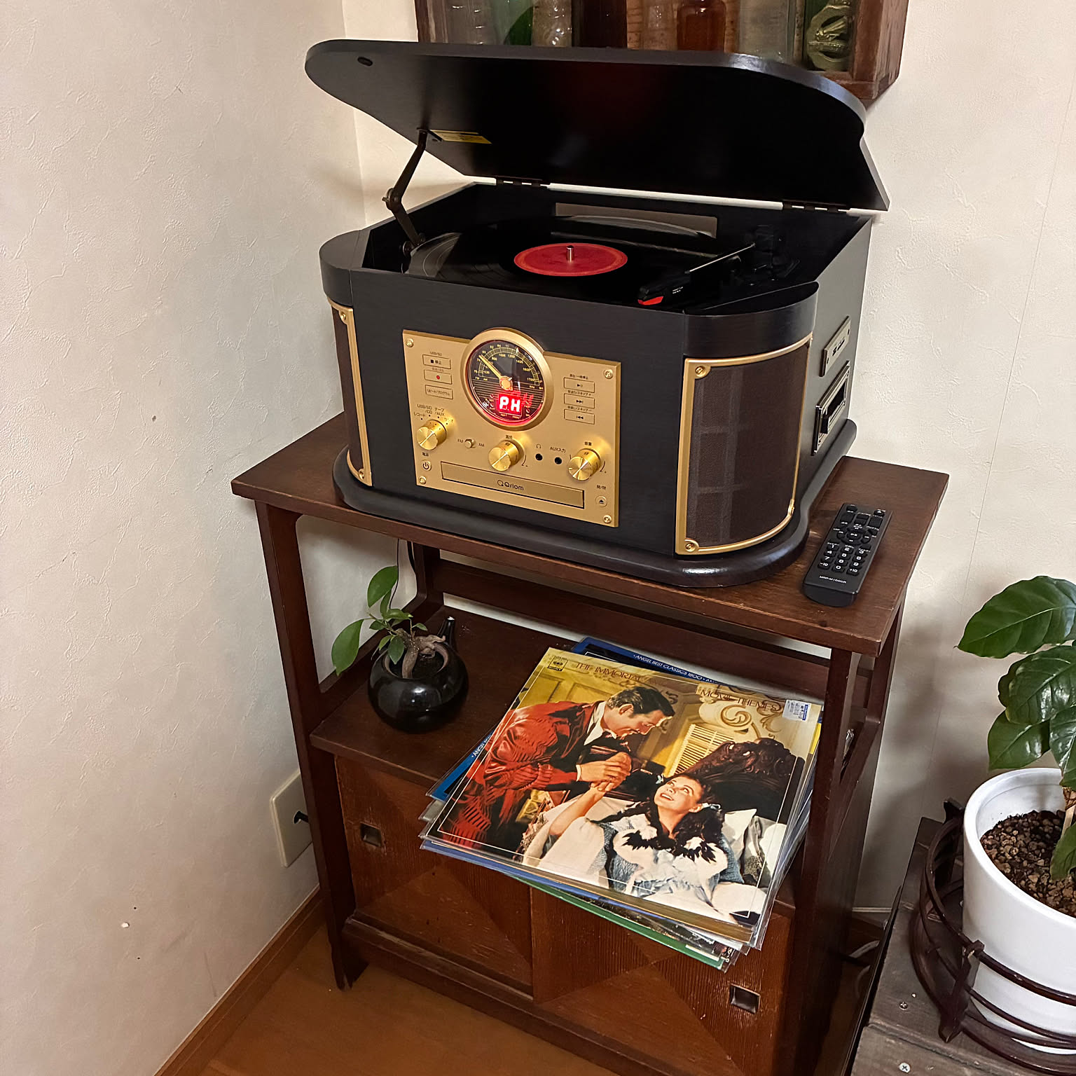 レコードプレーヤー 昭和レトロのおしゃれなインテリア・部屋・家具の