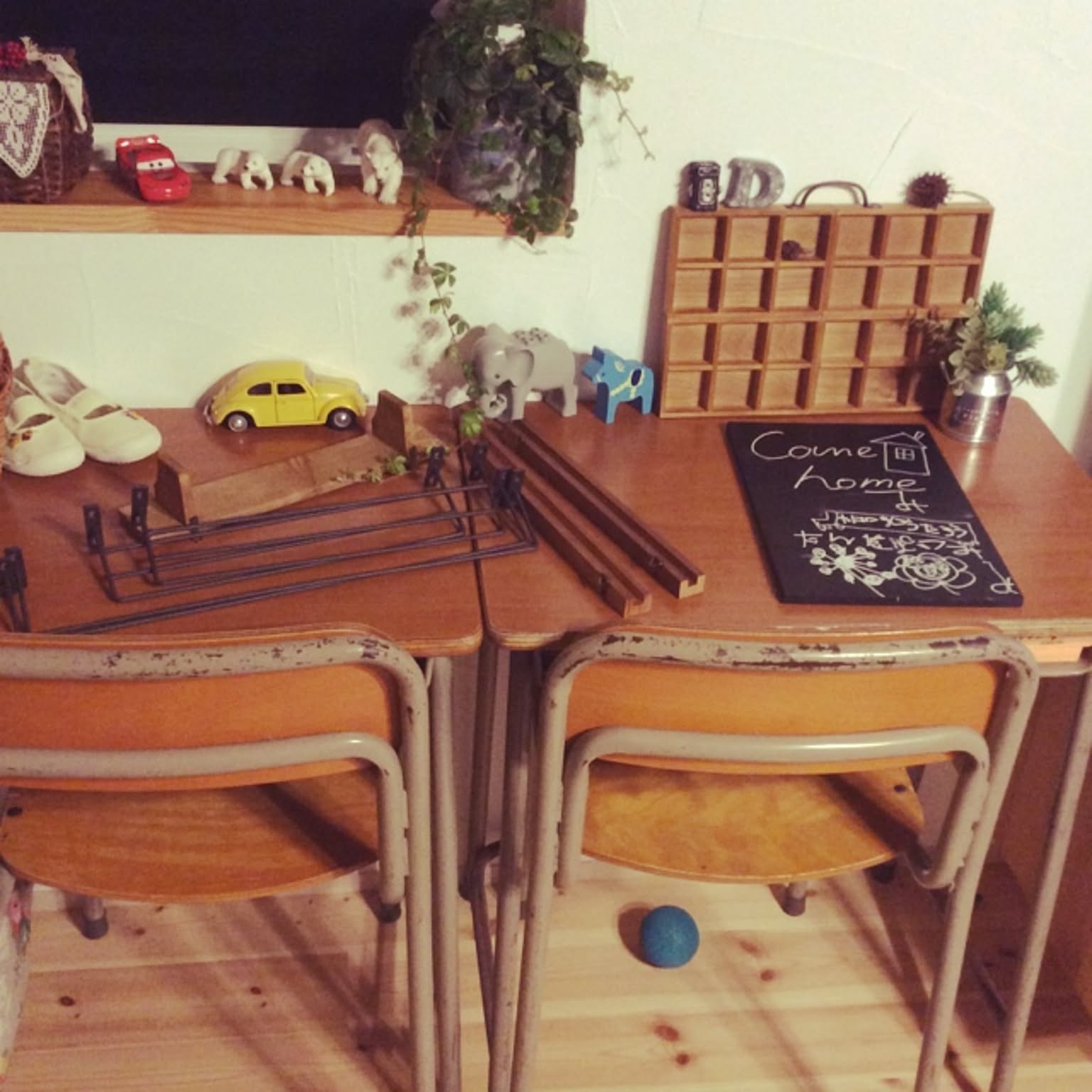 学校の机をリメイクのおすすめ商品とおしゃれな実例 ｜ RoomClip
