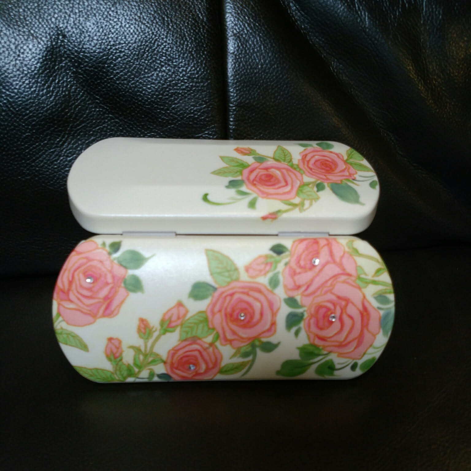 メガネケース デコパージュのおしゃれなアレンジ・飾り方の