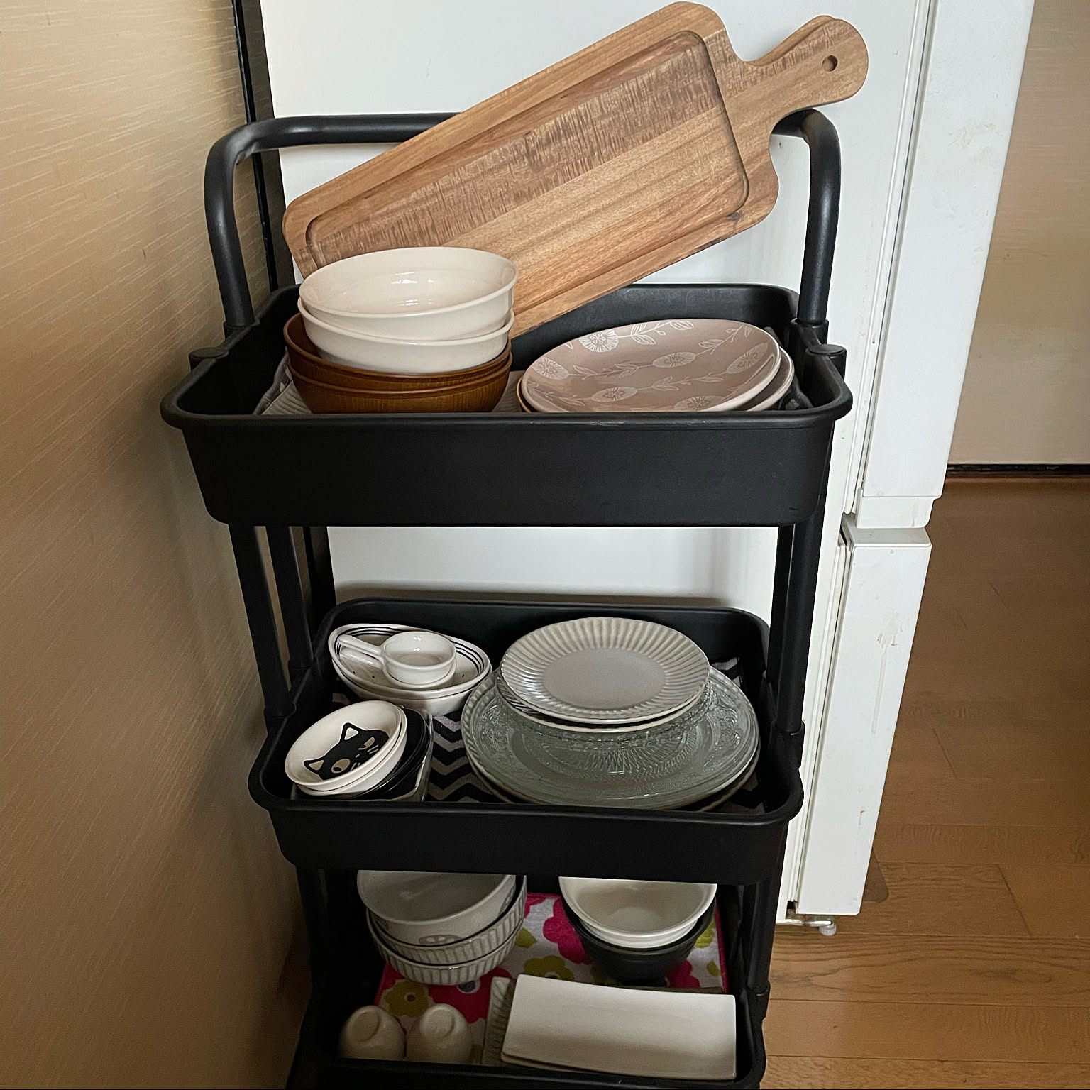 光沢キッチン収納 食器棚 新品から1年のみ賃貸で使用 セレクト家具/食器棚・キッチン収納/CP キッチンキャビネット