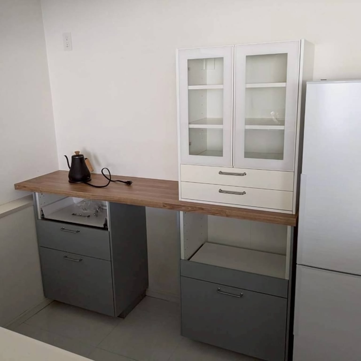 IKEA LEKSVIK サイドボード 棚 アンティーク　北欧　カップボード IKEA LEKSVIK サイドボード 棚 アンティーク 北欧 カップボード