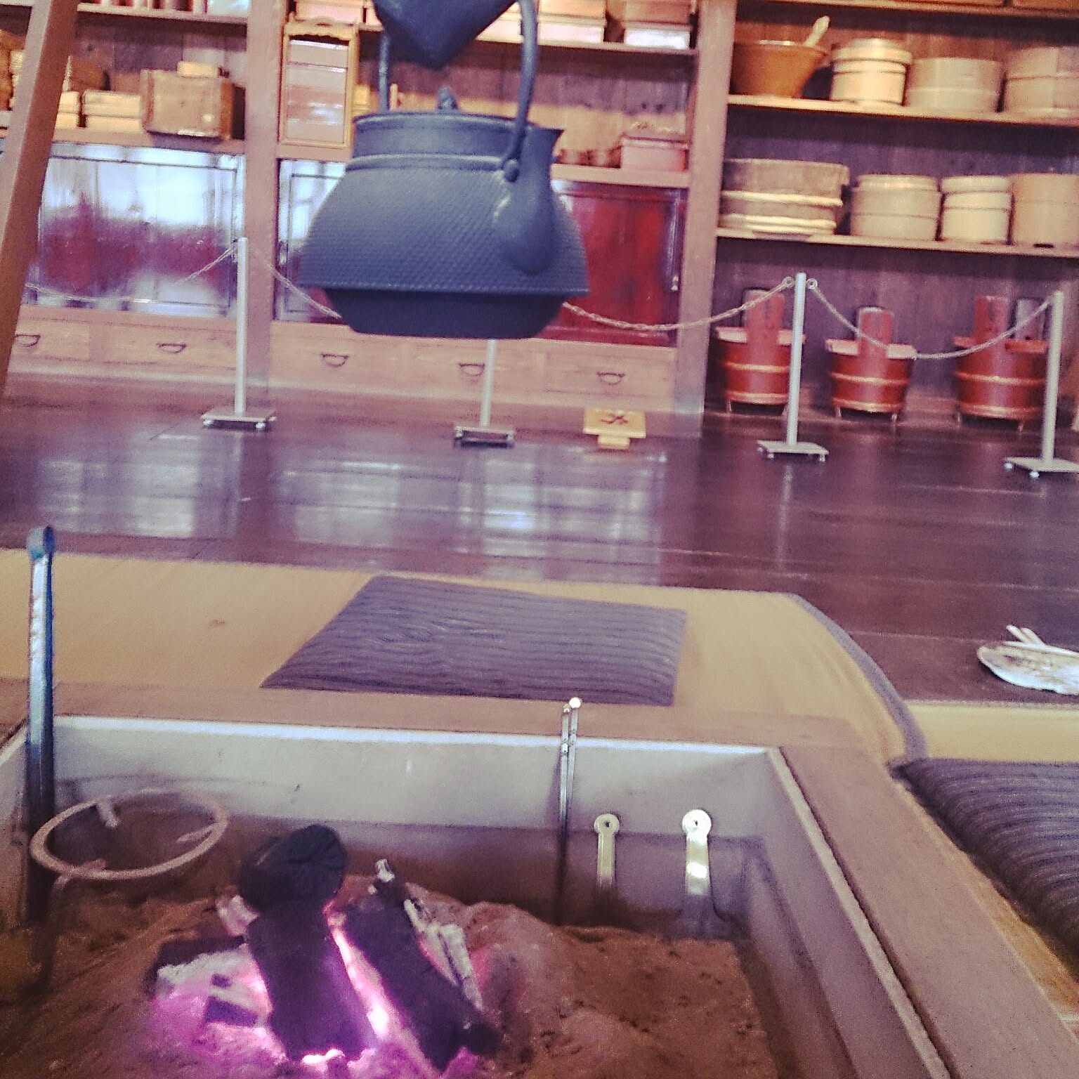 骨董品 囲炉裏のおしゃれなアレンジ・飾り方のインテリア実例