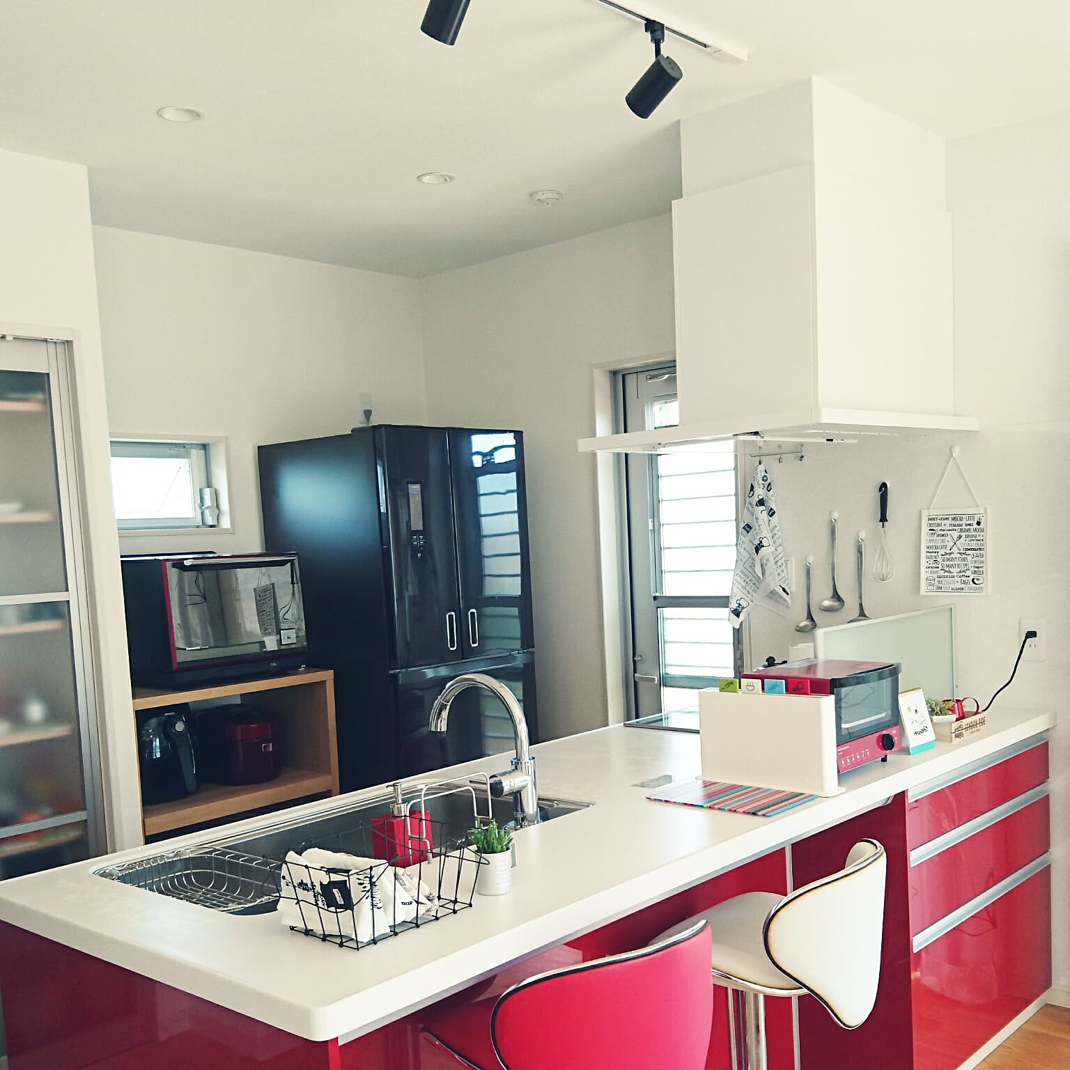 赤いキッチンカウンターのおすすめ商品とおしゃれな実例 ｜ RoomClip