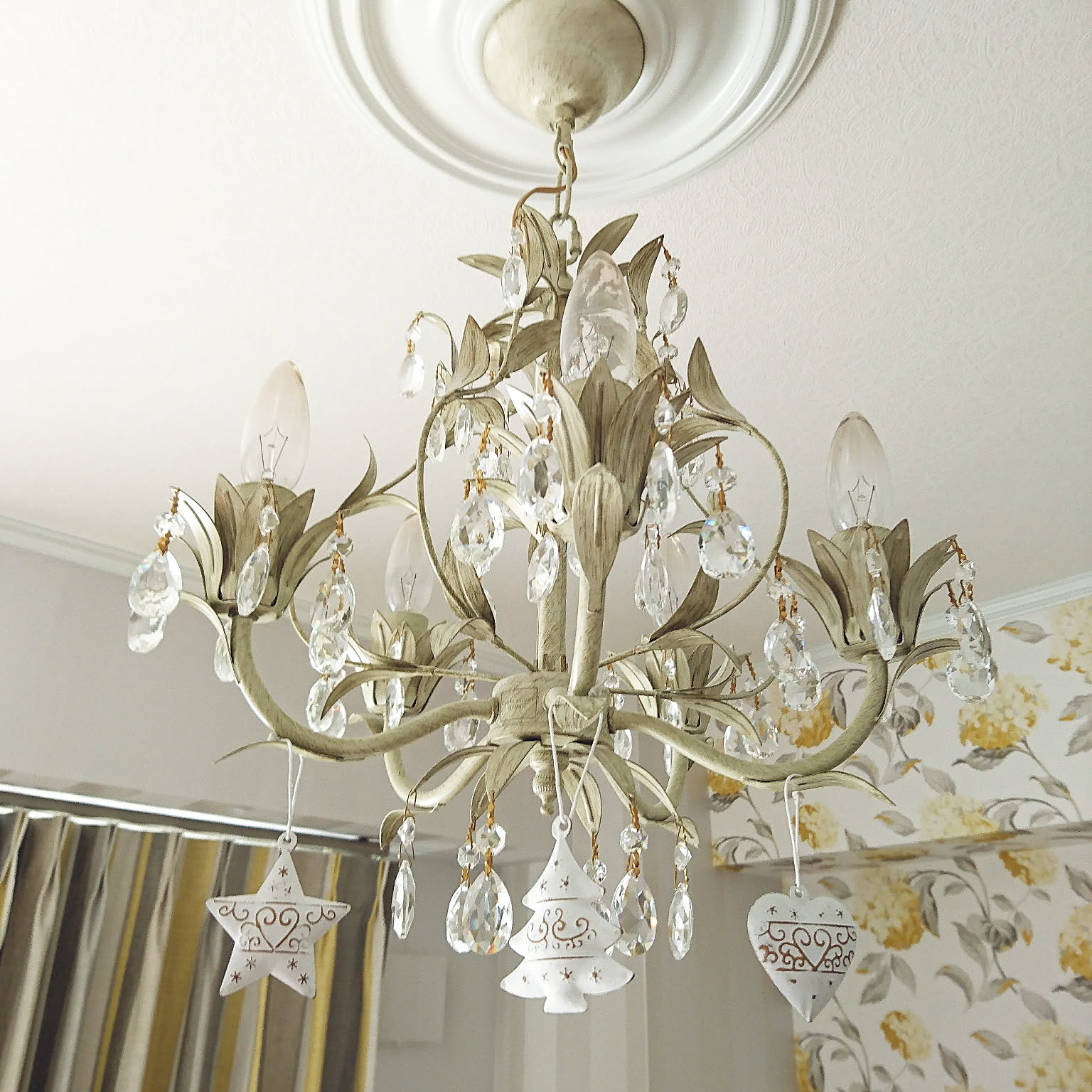 ローラアシュレイのシャンデリアのおすすめ商品とおしゃれな実例