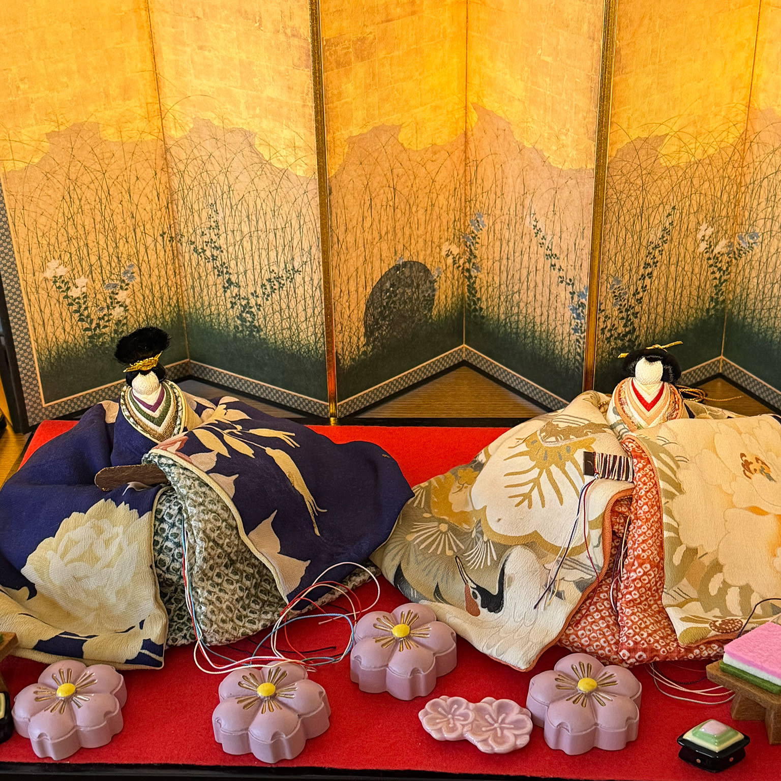 屏風　金色　和室　昭和 四尺二曲金屏風 ウルトラセブン松竹梅（縁あり） - 【公式】大湊文吉