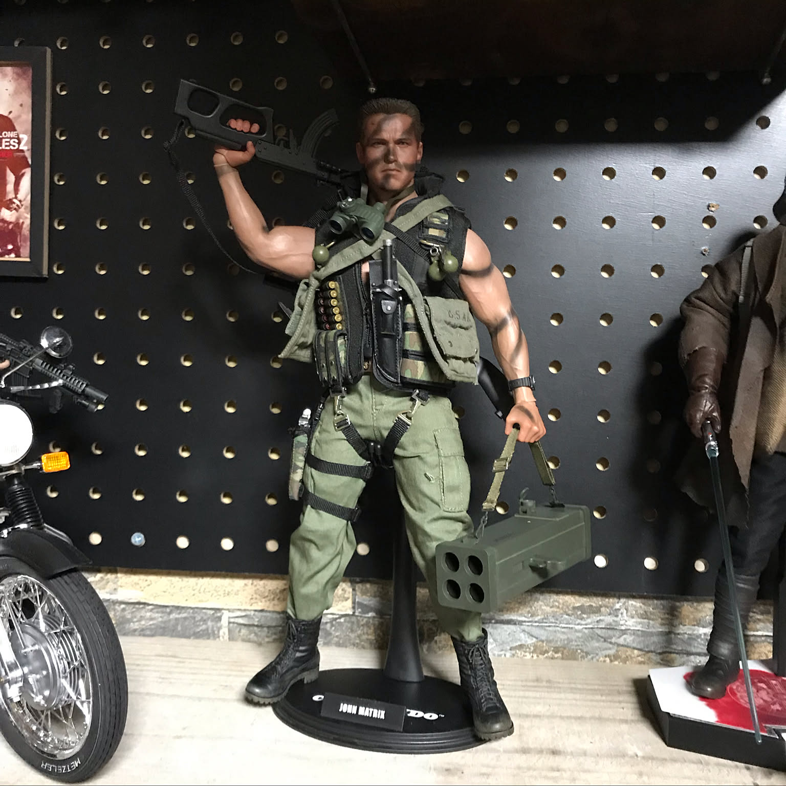 フィギュアケース　アクリル　ホットトイズ　サイドショウ　マーベル　スターウォーズ Amazon.co.jp: ホットトイズ 1/6 アイアンマン マーク5 専用