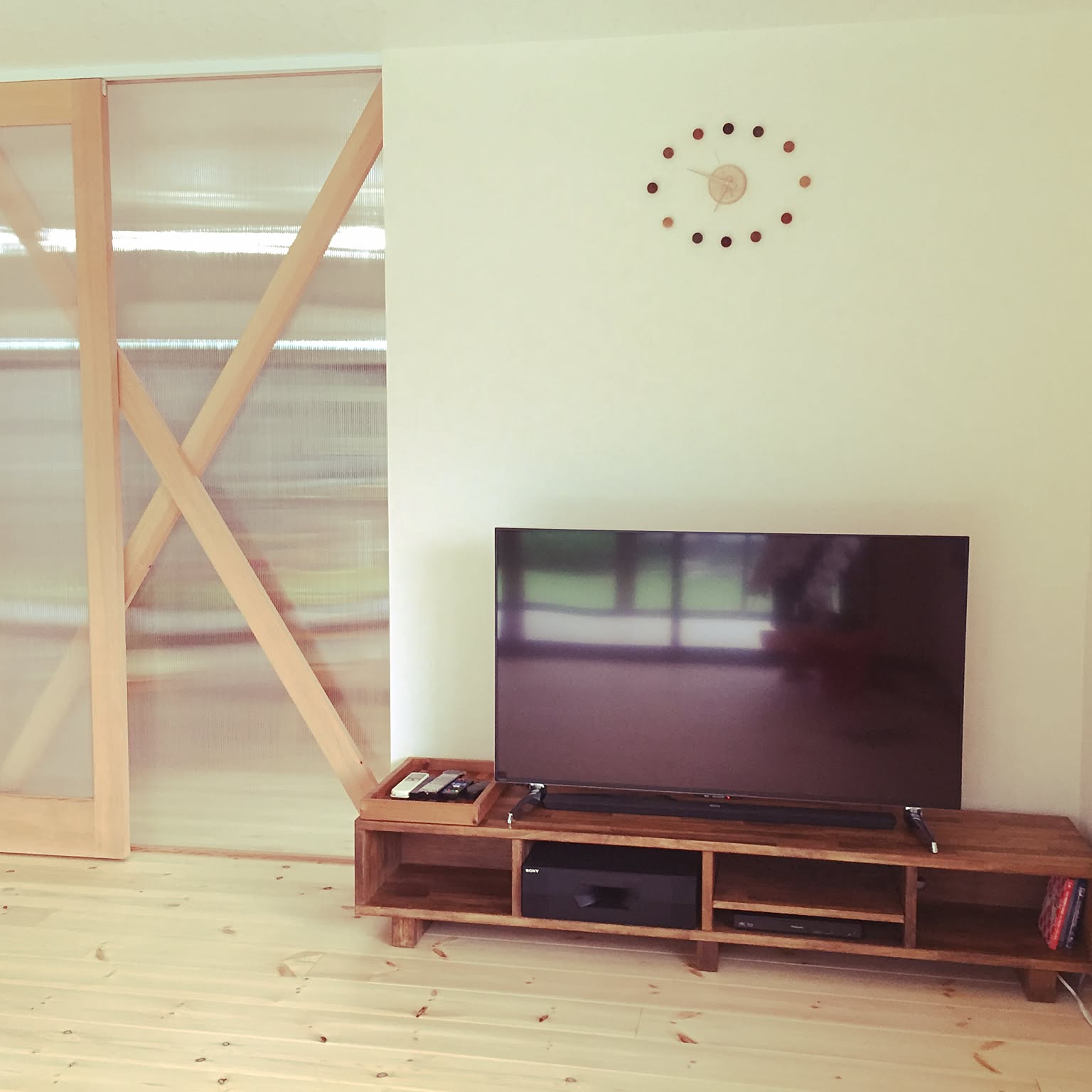 テレビボードDIY パイン集成材のインテリア・手作りの実例 ｜ RoomClip