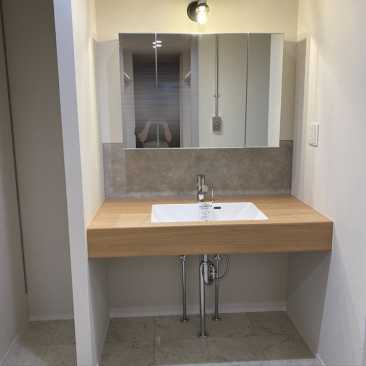 アイカ工業　洗面台(蛇口、水管なし) アイカ工業 洗面台(蛇口、水管なし) アイカ工業株式会社