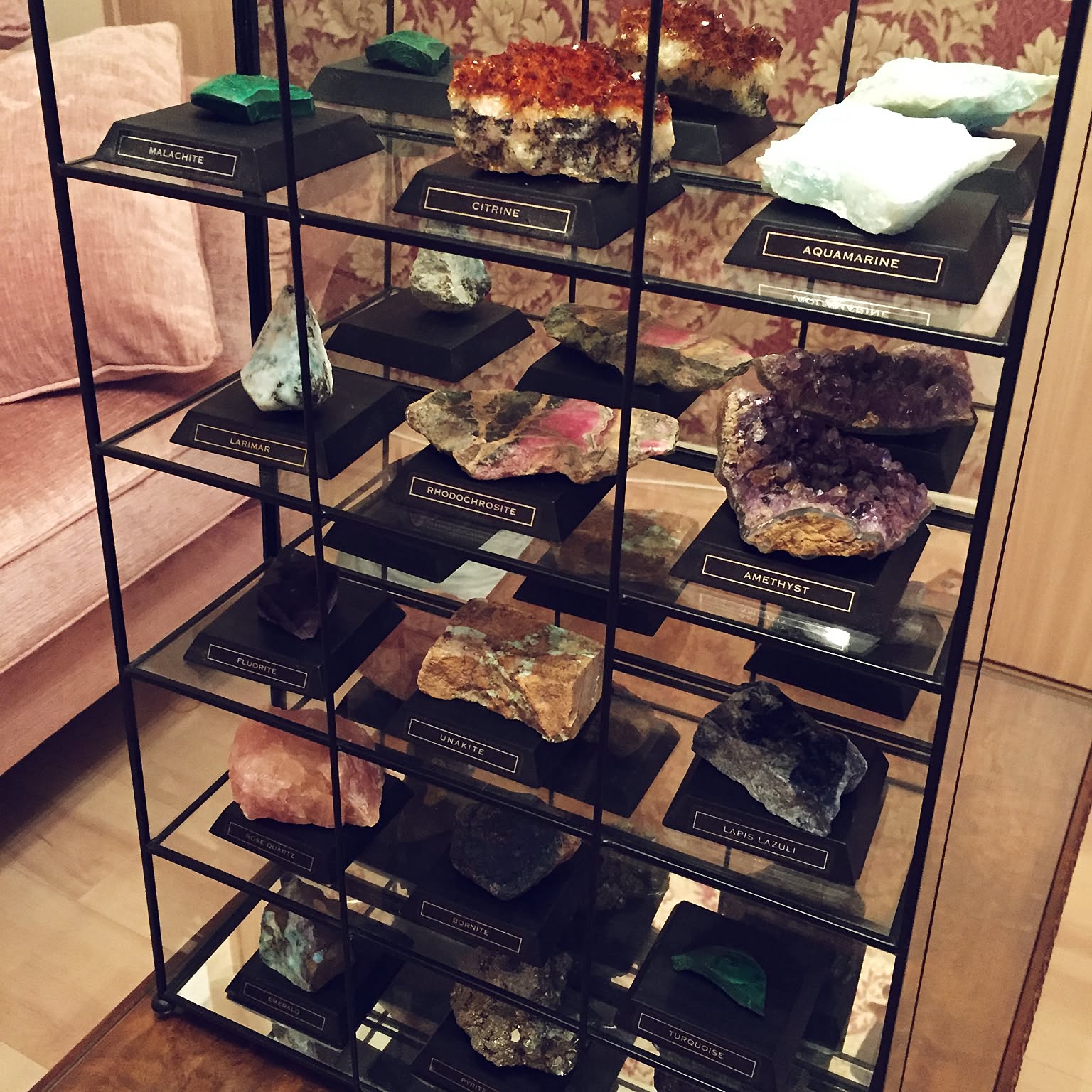 アンティーク 鉱物標本のおしゃれなアレンジ・飾り方のインテリア実例