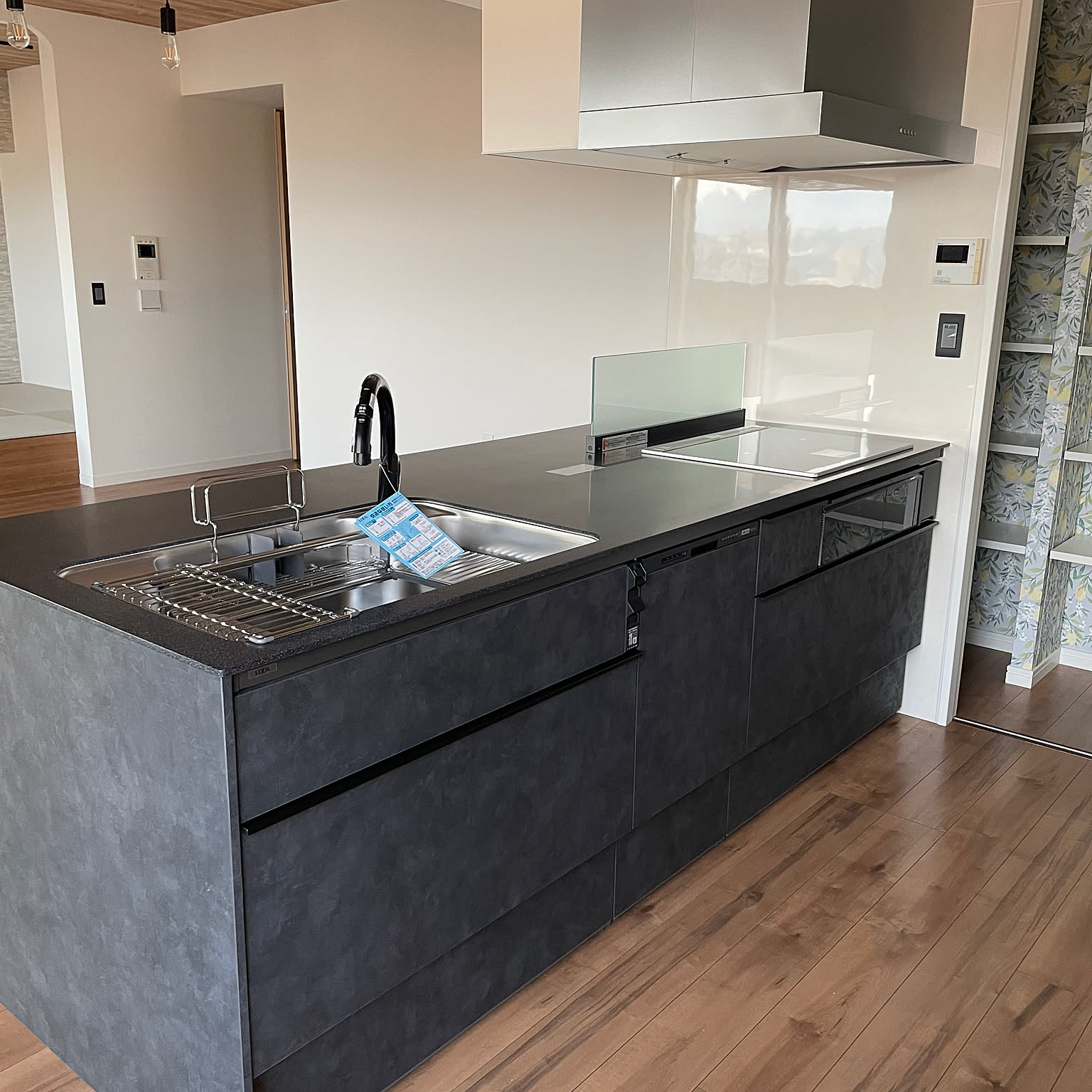 リクシル/キッチン吊り戸棚/ノクト/ブラックスタッコ【耐震機能あり】