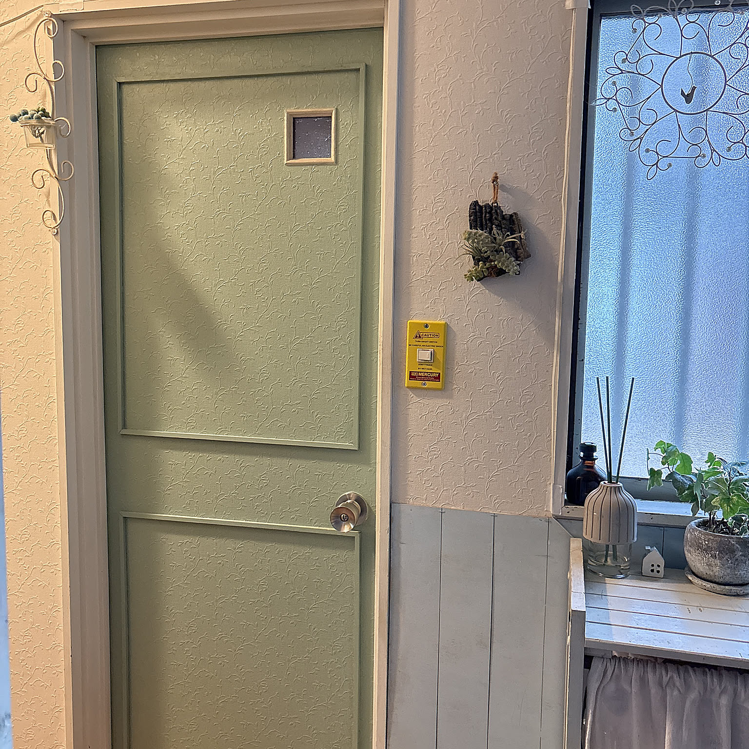 レトロ トイレのドアのおしゃれなインテリア・部屋・家具の実例