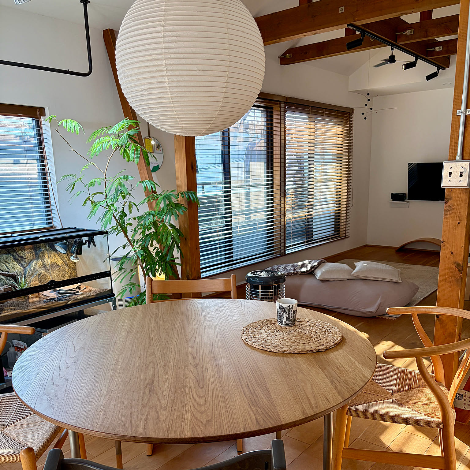 ダイニング イサムノグチAKARIのおしゃれなインテリアコーディネート