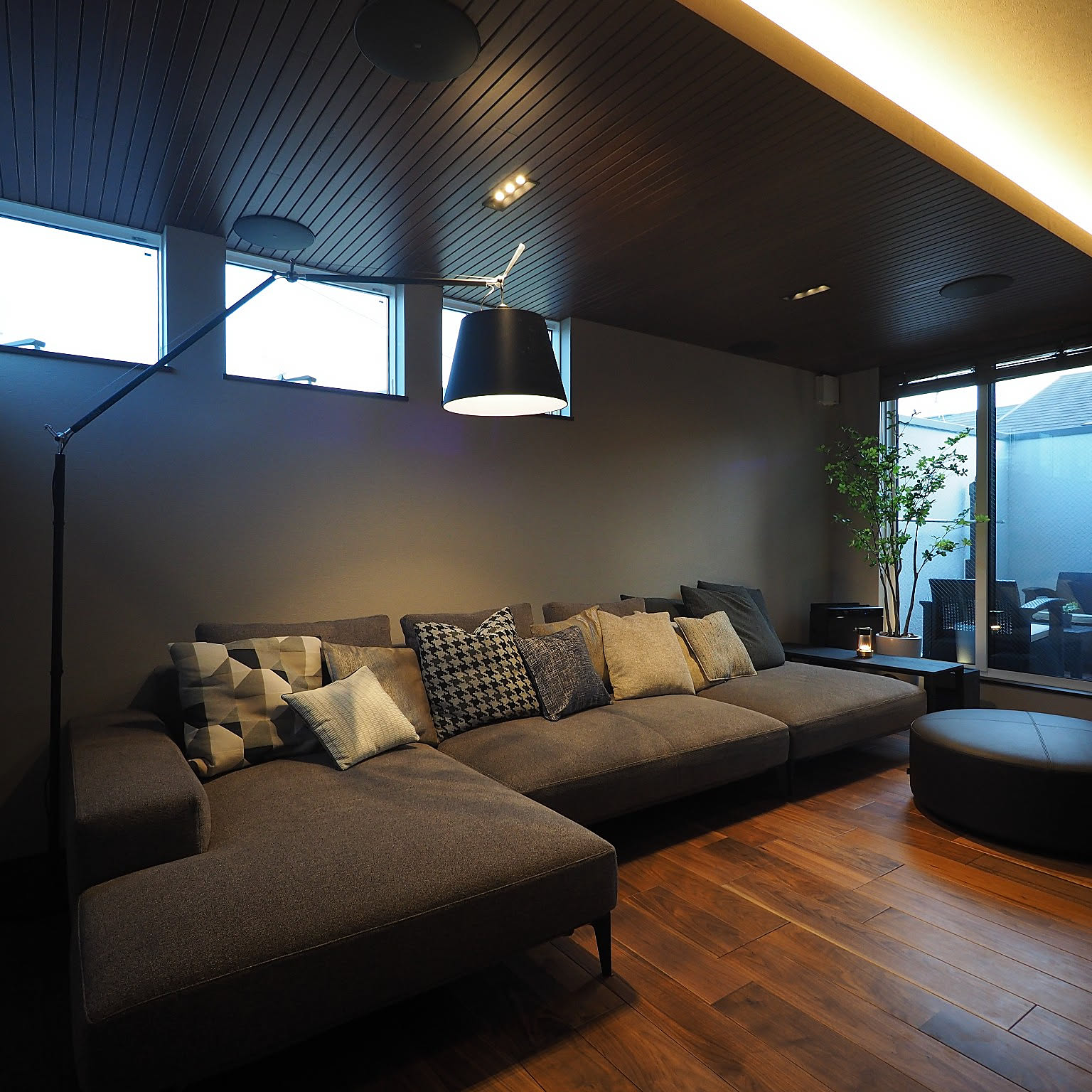 高級モダン家具 alflex（アルフレックス）で購入したライトです。 高級モダン家具 alflex（アルフレックス）で購入したライトです。