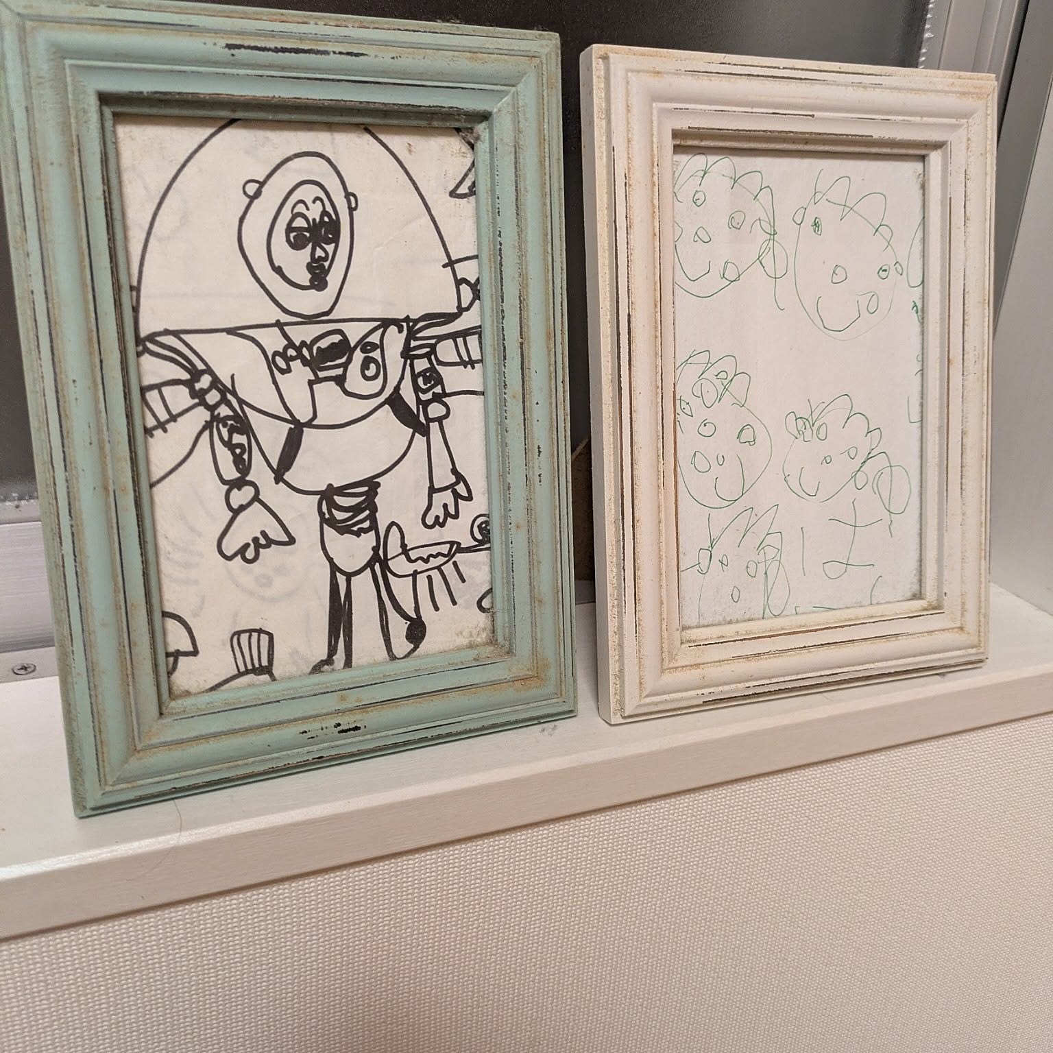 子供の絵や写真が飾られたインテリア 楽天市場】【6%OFFクーポン】アートフレーム 子供の絵 子供の絵を飾る