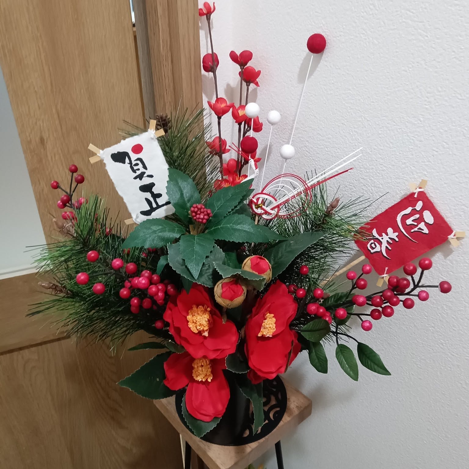 白とワインレッドのお正月飾り596