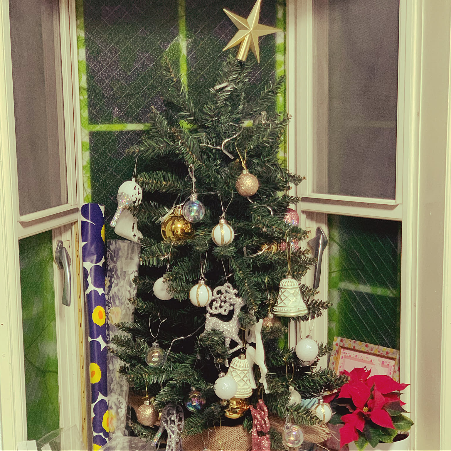 アンチモンツリーに、レインボークリスマスツリーカバーお付けしちゃい 