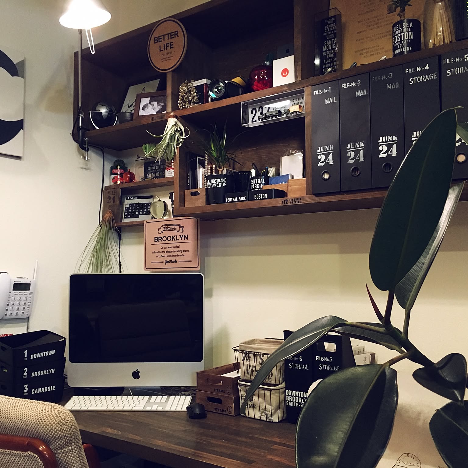 セリア パソコンデスク周りのおしゃれなインテリアコーディネート