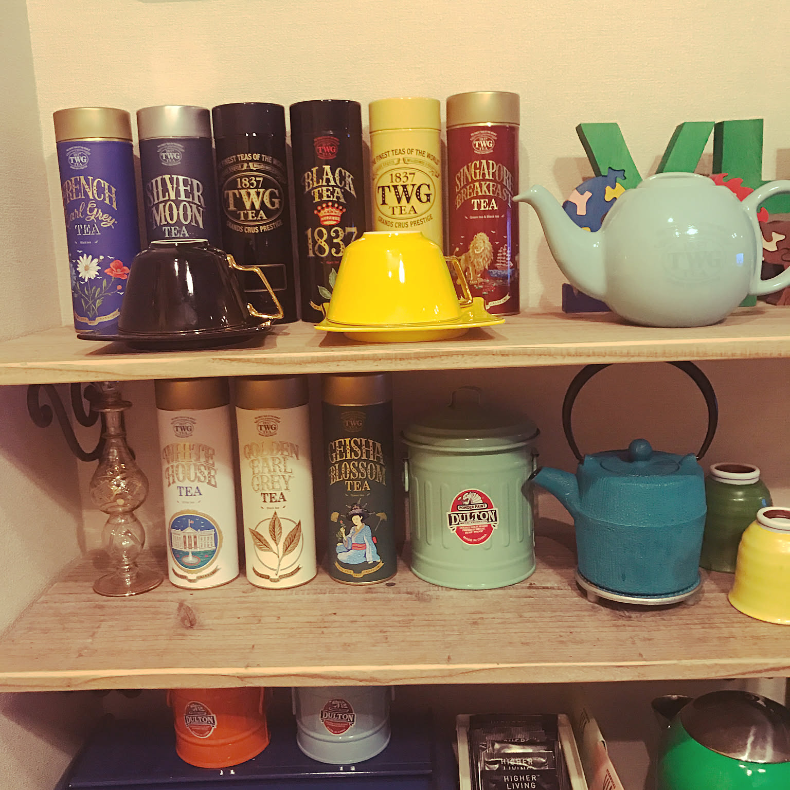 急須を飾る 白 南部鉄器のおしゃれなアレンジ・飾り方のインテリア実例