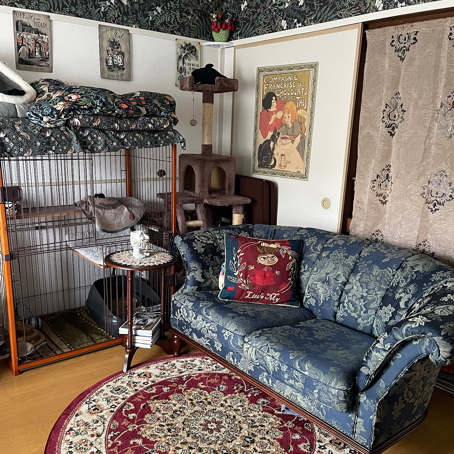 アンティーク家具屋が選んだ、ライト付きのアンティーク風ショー