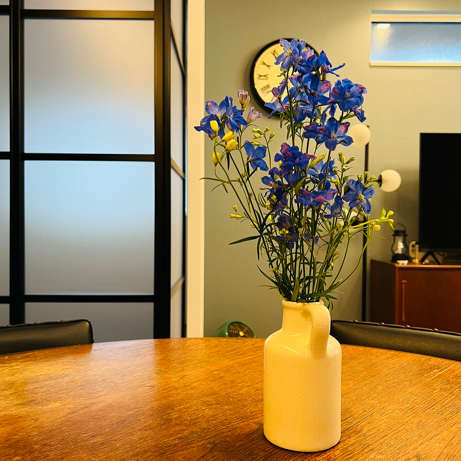 花のある暮らし 青い花瓶のおすすめ商品とおしゃれな実例 ｜ RoomClip