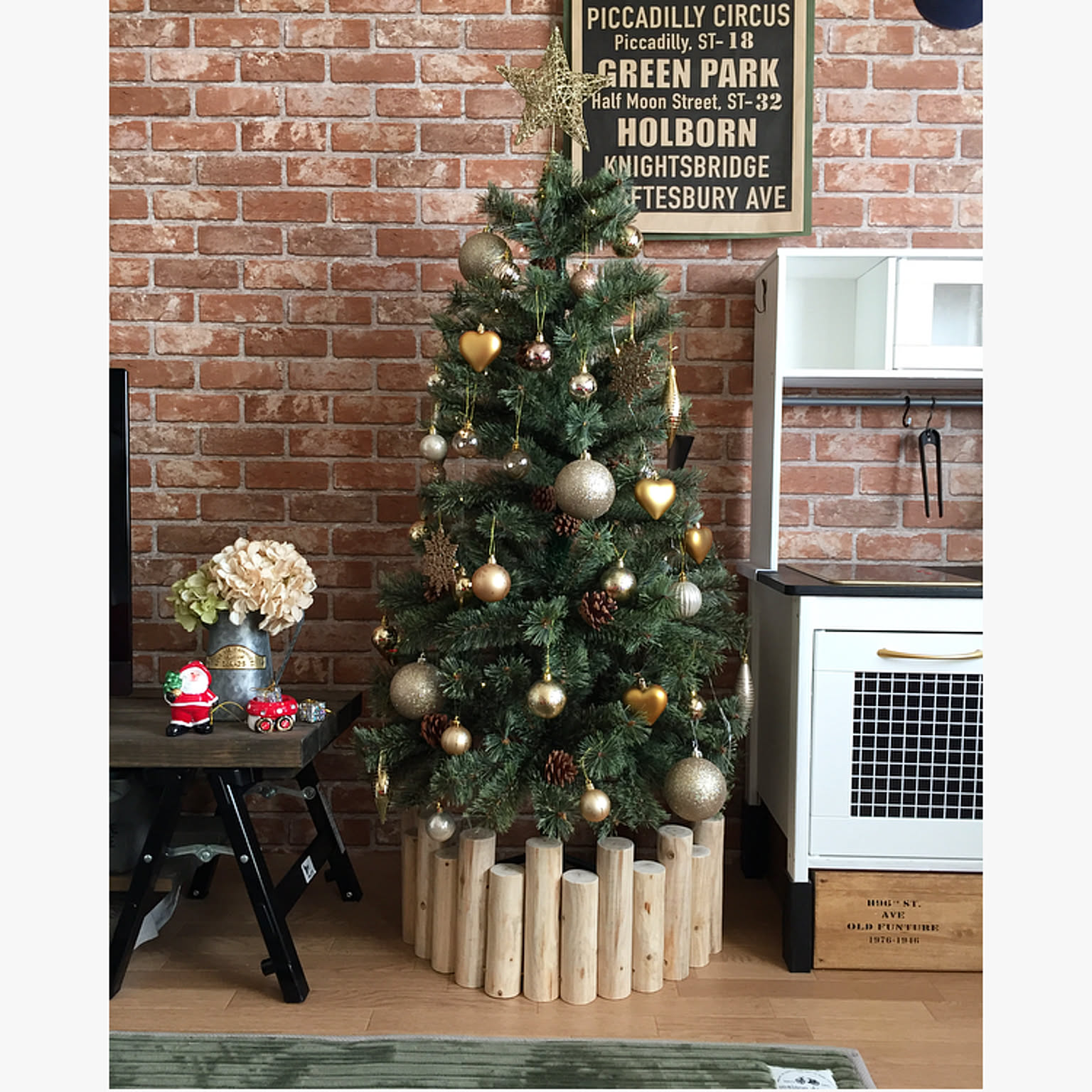 ダイソー クリスマスツリー 120cmの商品を使ったおしゃれなインテリア