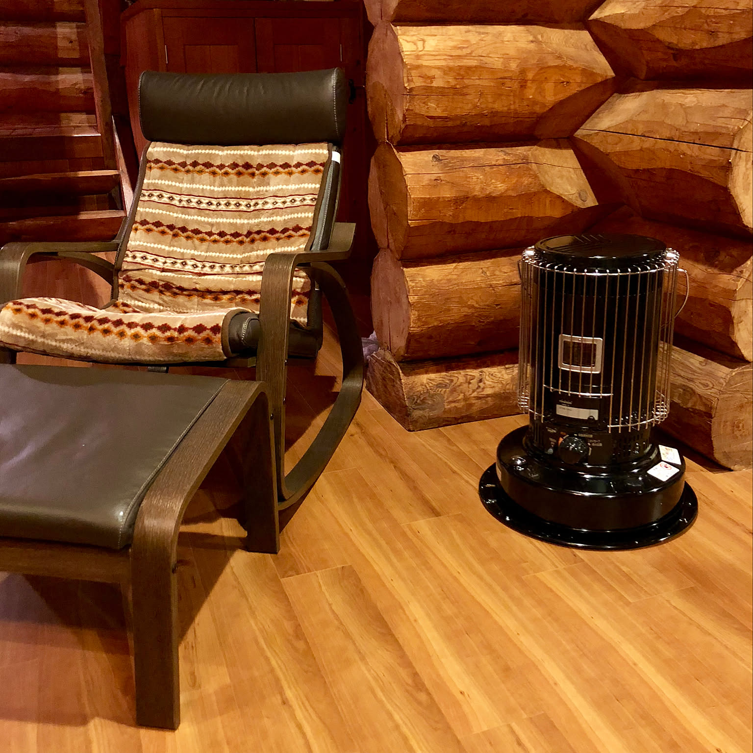 天然木無垢材ログチェア 野趣味あふれるログハウス風パーソナルチェア