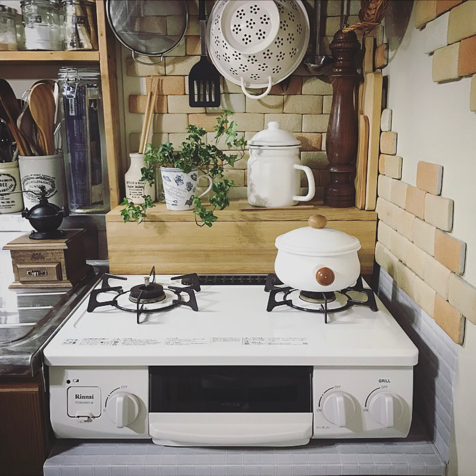 HOWARO コンロ奥ラックのおすすめ商品とおしゃれな実例 ｜ RoomClip