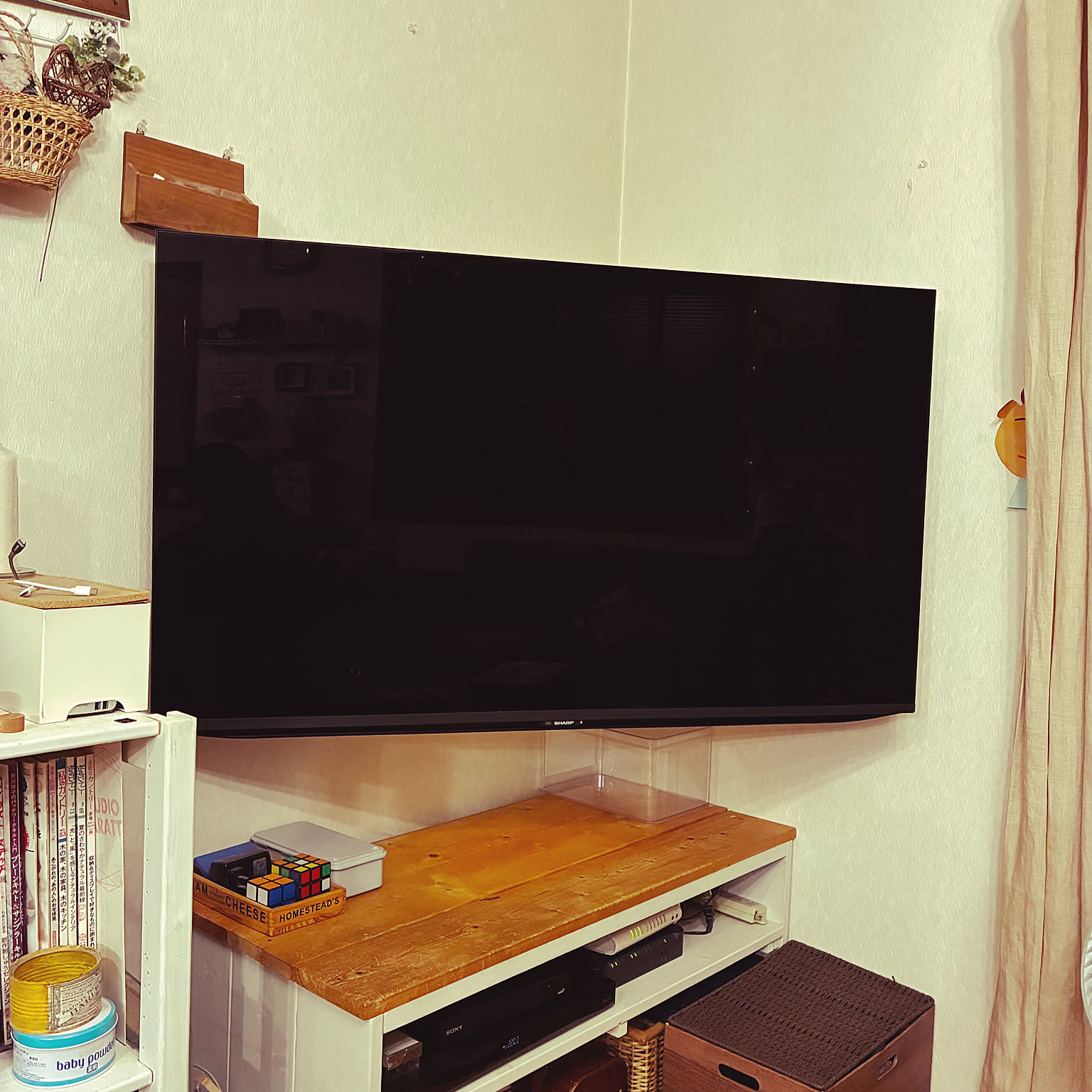 壁掛けテレビ 50インチTVのおすすめ商品とおしゃれな実例 ｜ RoomClip 