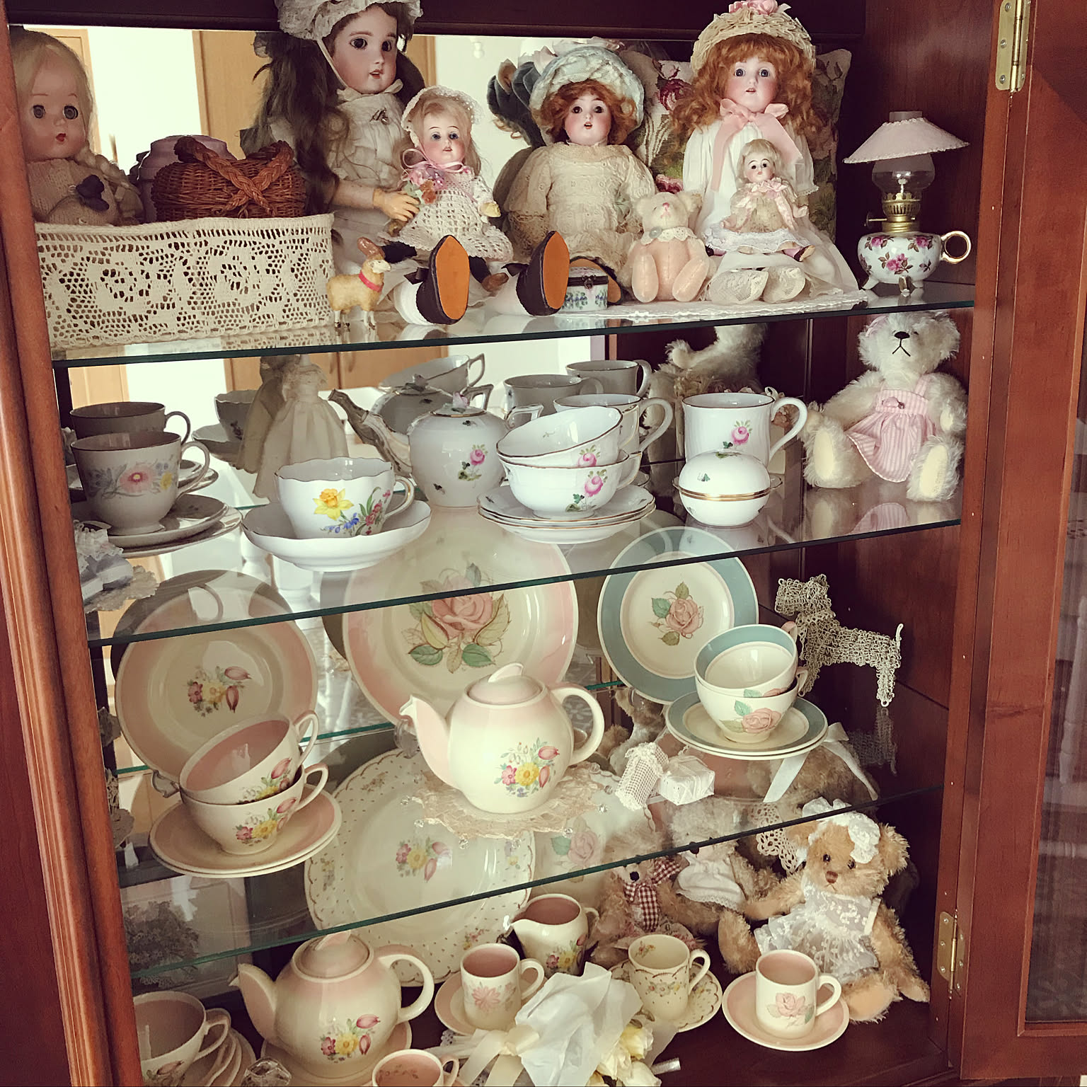 アンティークビスクドール飾り アンティーク ビスクドールのおしゃれなアレンジ・飾り方の