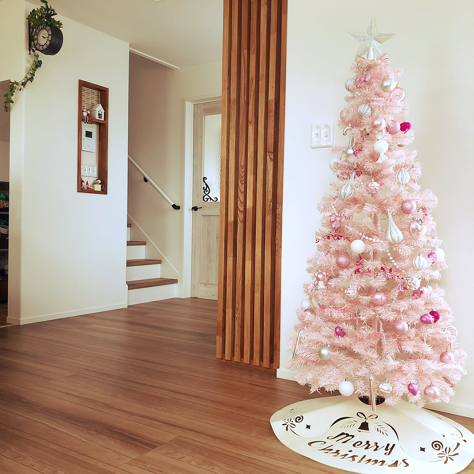 ピンククリスマスツリーのおすすめ商品とおしゃれな実例 ｜ RoomClip