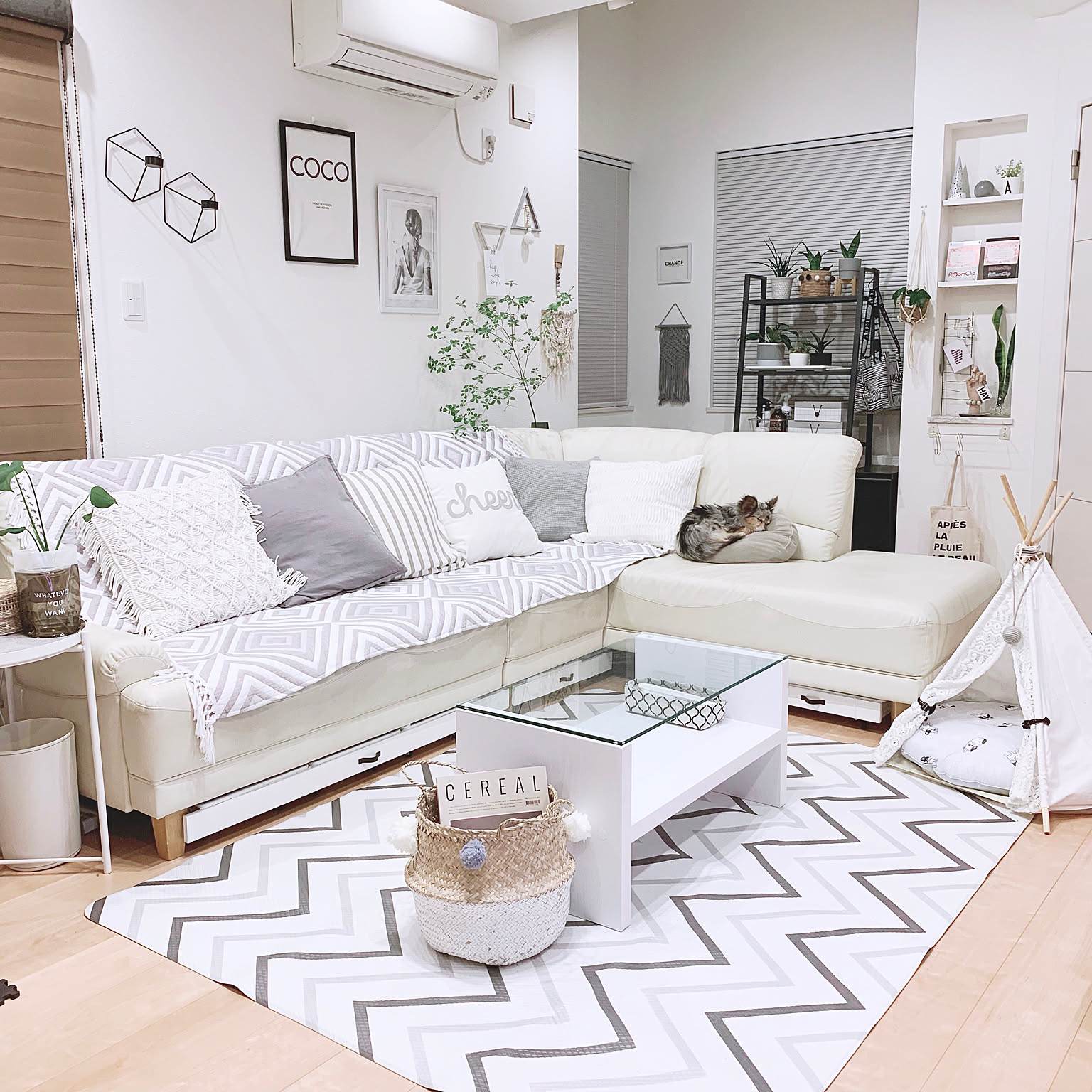 白レザーソファのおすすめ商品とおしゃれな実例 ｜ RoomClip（ルーム
