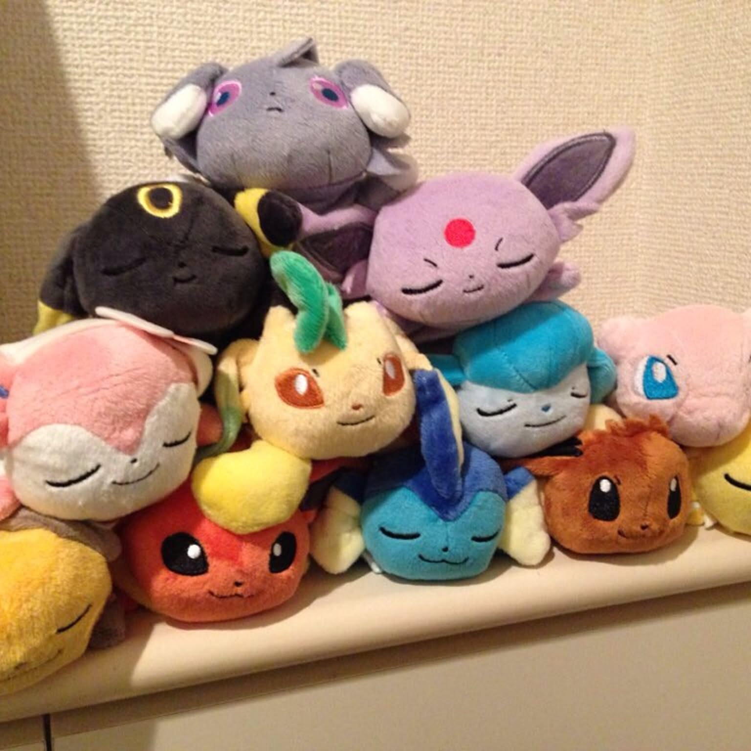 ミュウ　ポケモン　置物　インテリア ミュウ並び替え😼 セリアのミニケースがどんぴしゃりんこ