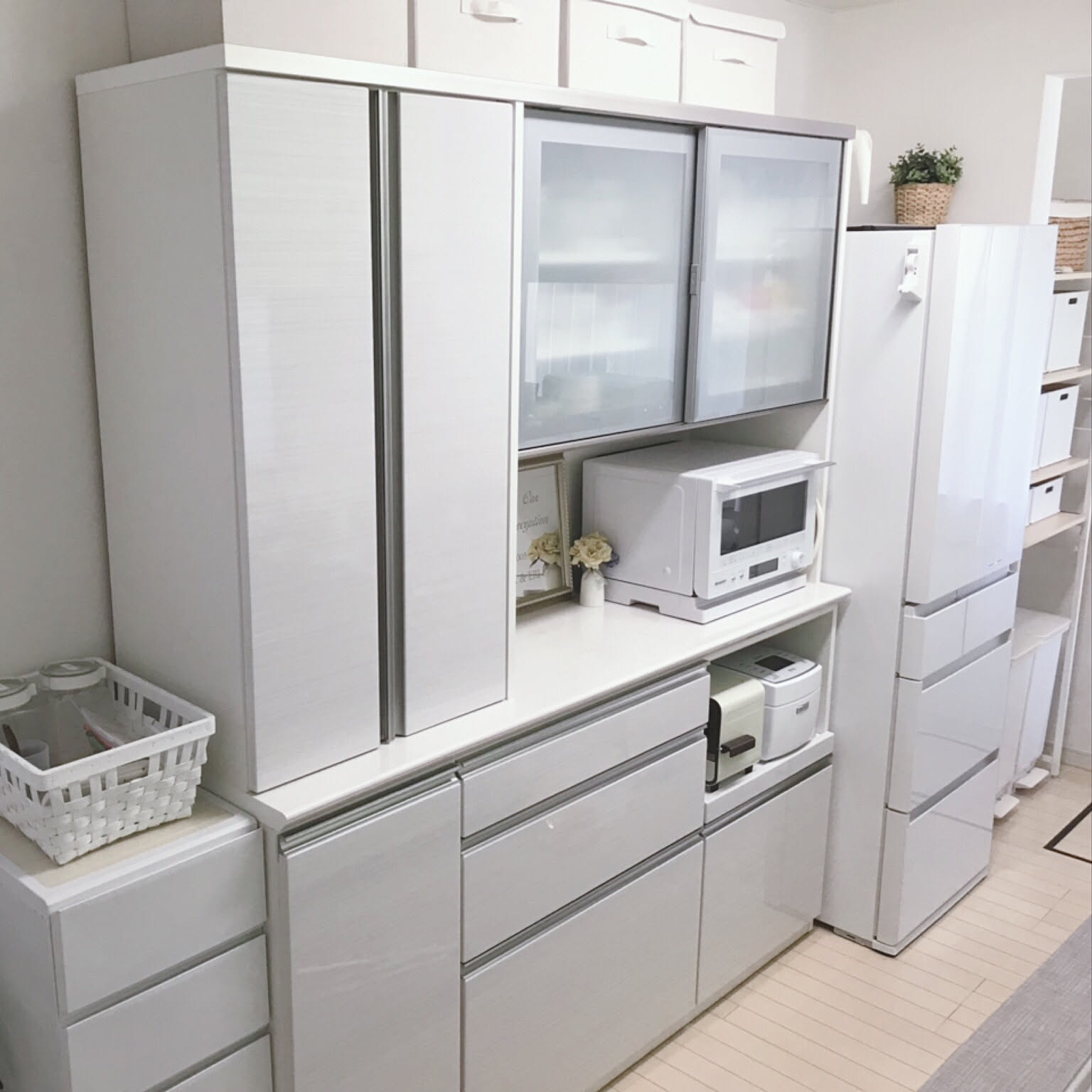 キッチンボードは白のおすすめ商品とおしゃれな実例 ｜ RoomClip
