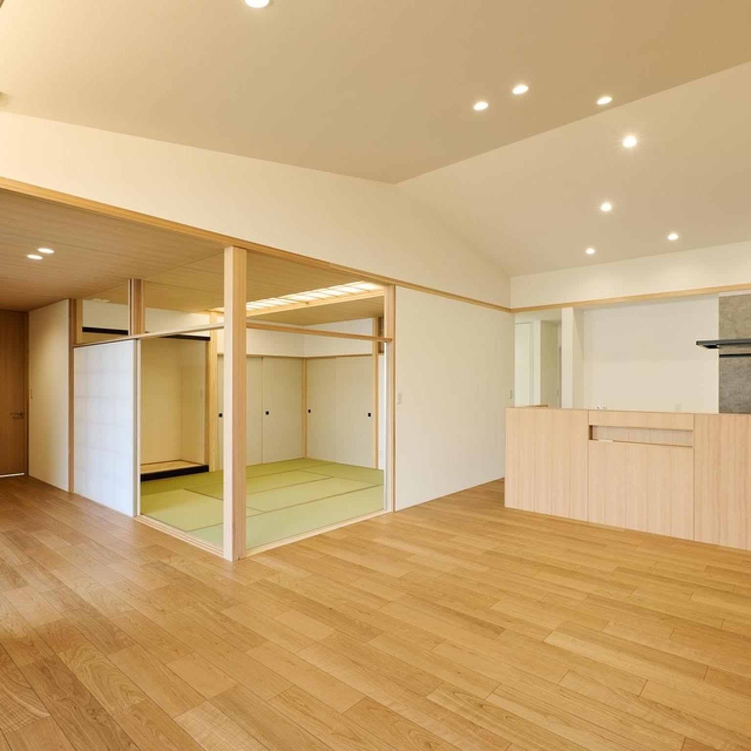 和室　間仕切り プリーツスクリーンの間仕切りでリビング続きの和室を有効活用！ - RESTA