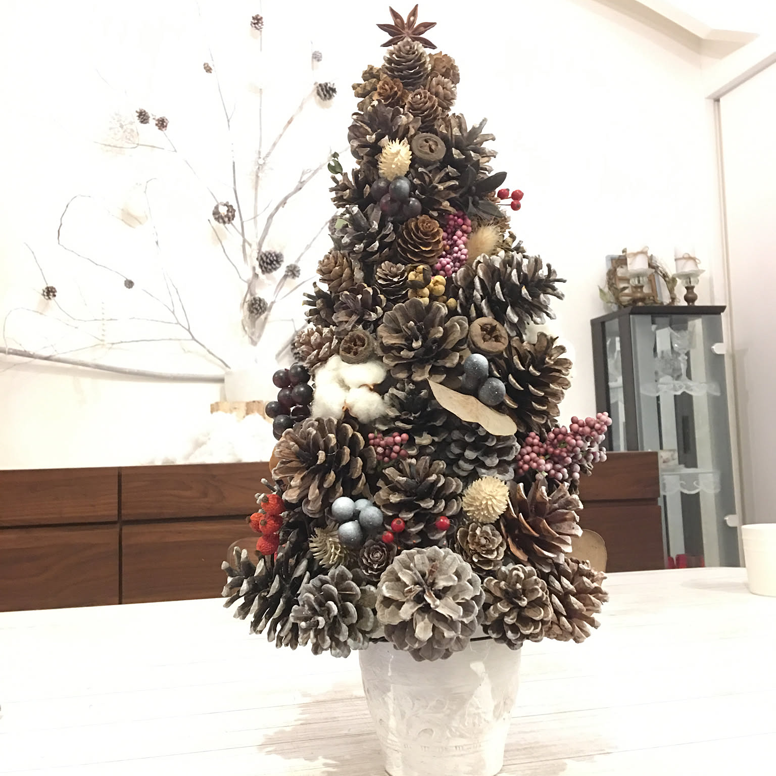 手作りクリスマスツリー/2019/12/02/シックなクリスマス/松ぼっくり