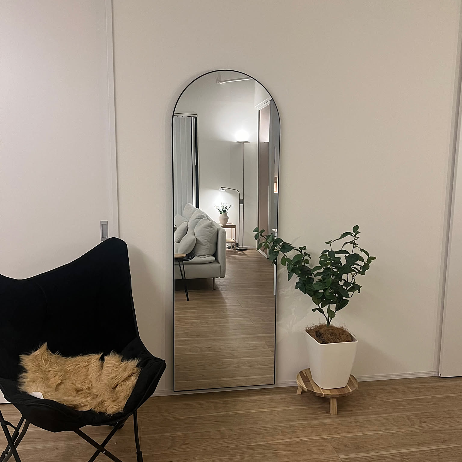 値下げ！新品★IKEA★ホワイトアーチ型ミラー　女優ミラー用鏡 マトレダール 新品☆IKEA☆ホワイトアーチ型ミラー 女優ミラー用鏡