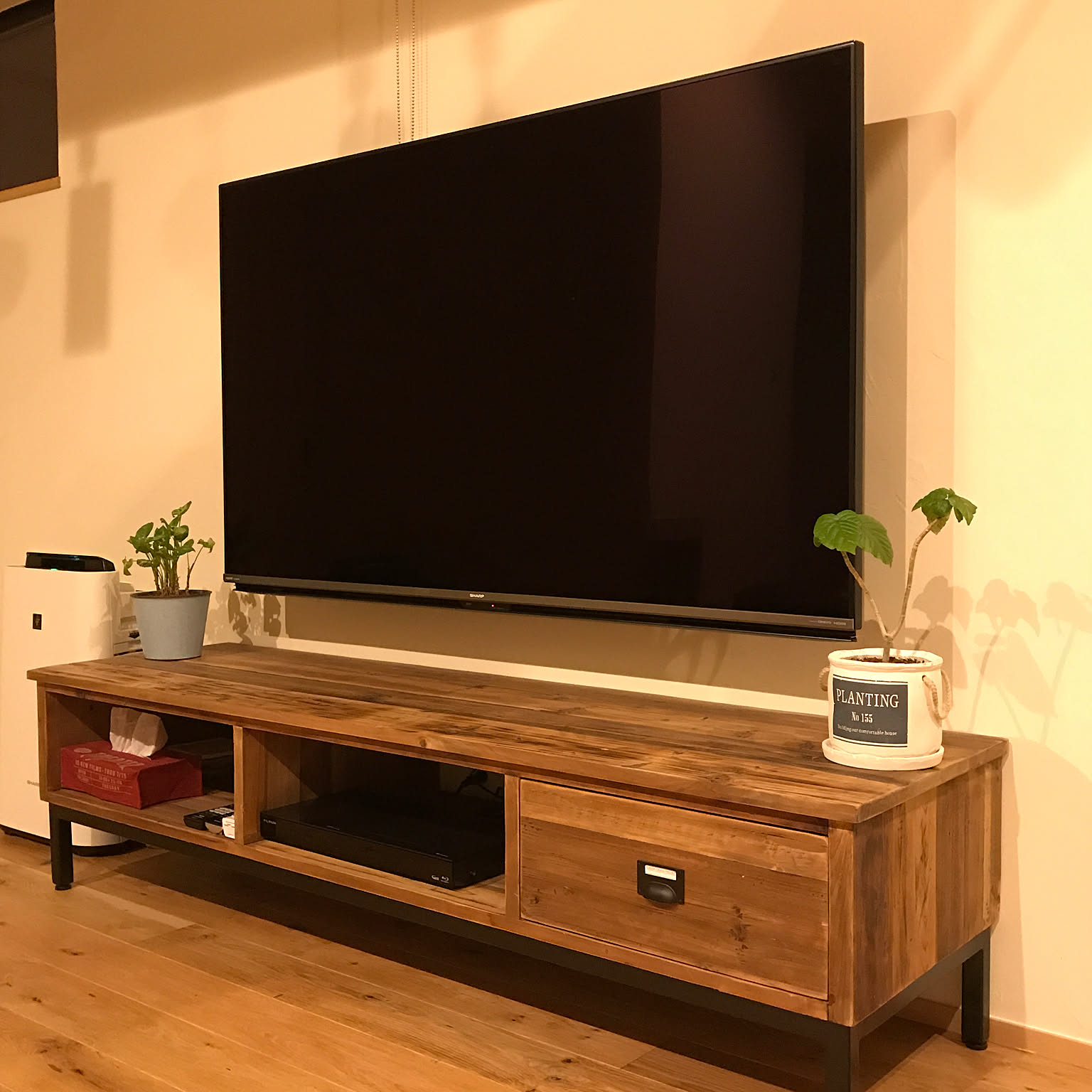 クラッシュゲートのテレビボードのおすすめ商品とおしゃれな実例