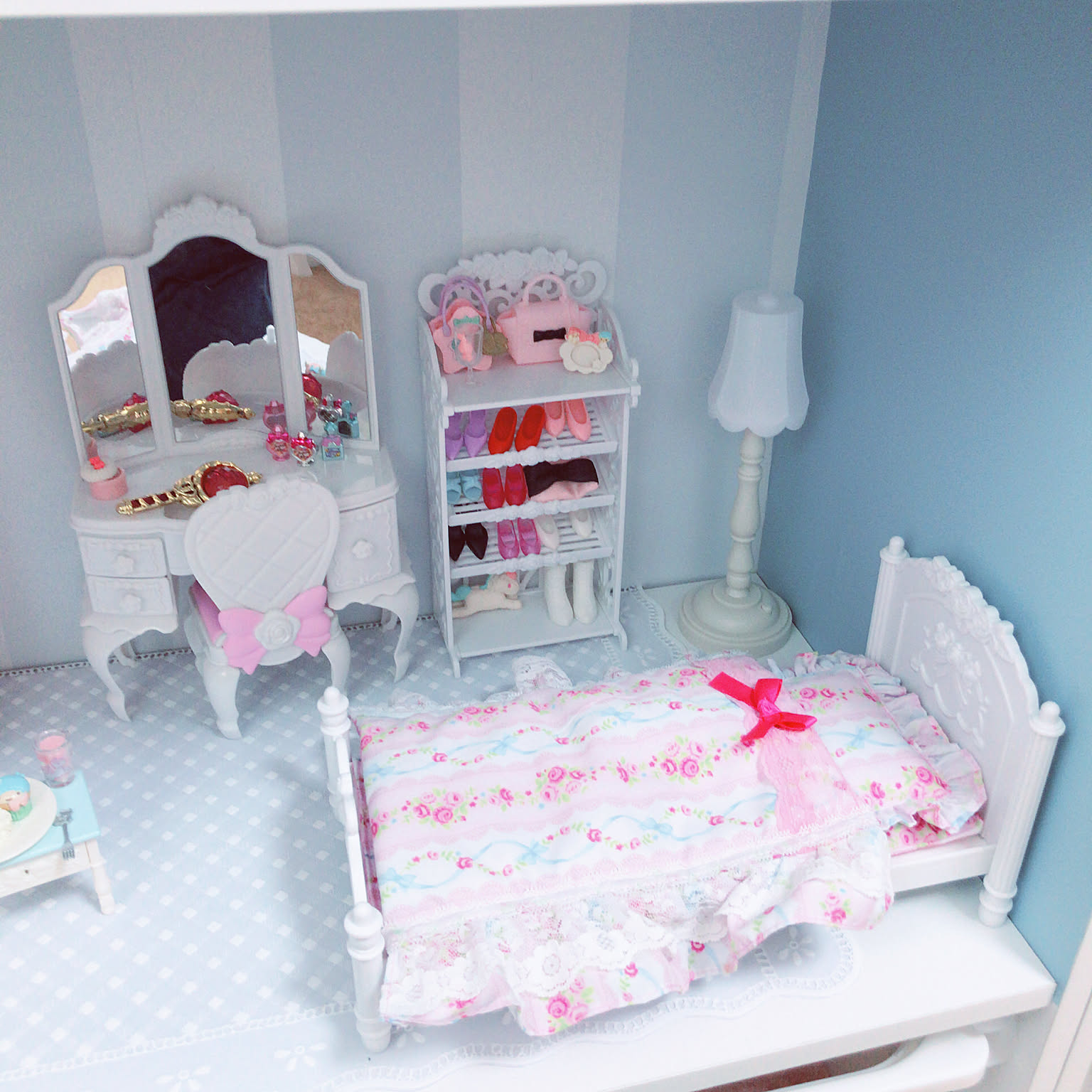 LEDライト/カラーボックスの中/リカちゃん/リカちゃんハウス/蒸し暑い