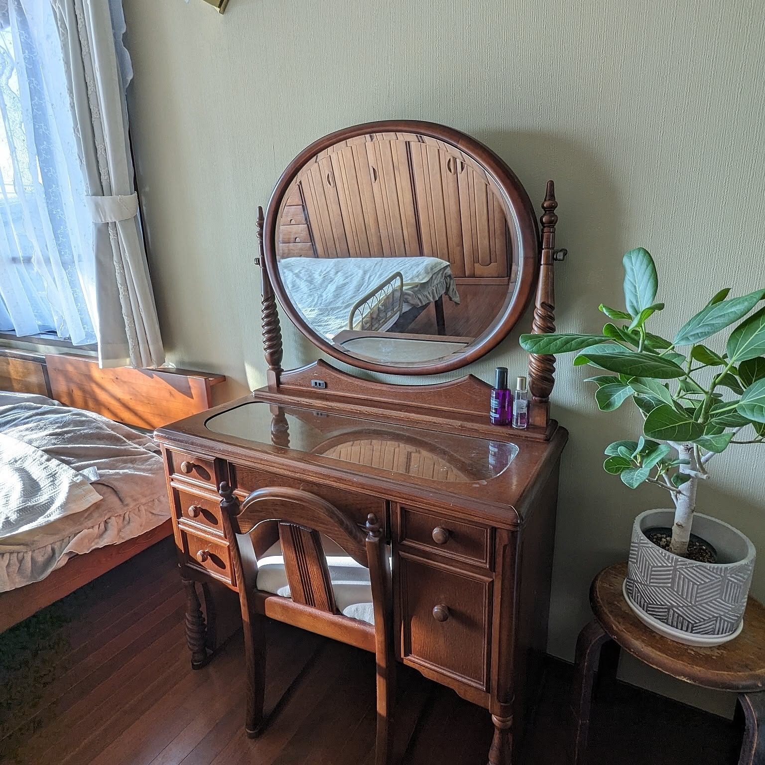 婚礼家具　鏡台　椅子のみ　嫁入り道具　昭和レトロ　鏡台2 婚礼家具 鏡台 椅子のみ 嫁入り道具 昭和レトロ 鏡台2