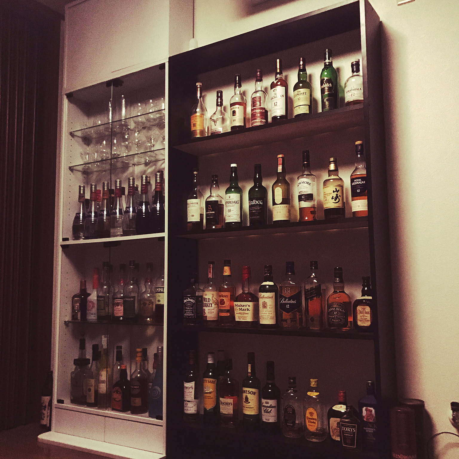 お酒 お酒のボトルたちのおしゃれなアレンジ・飾り方のインテリア実例