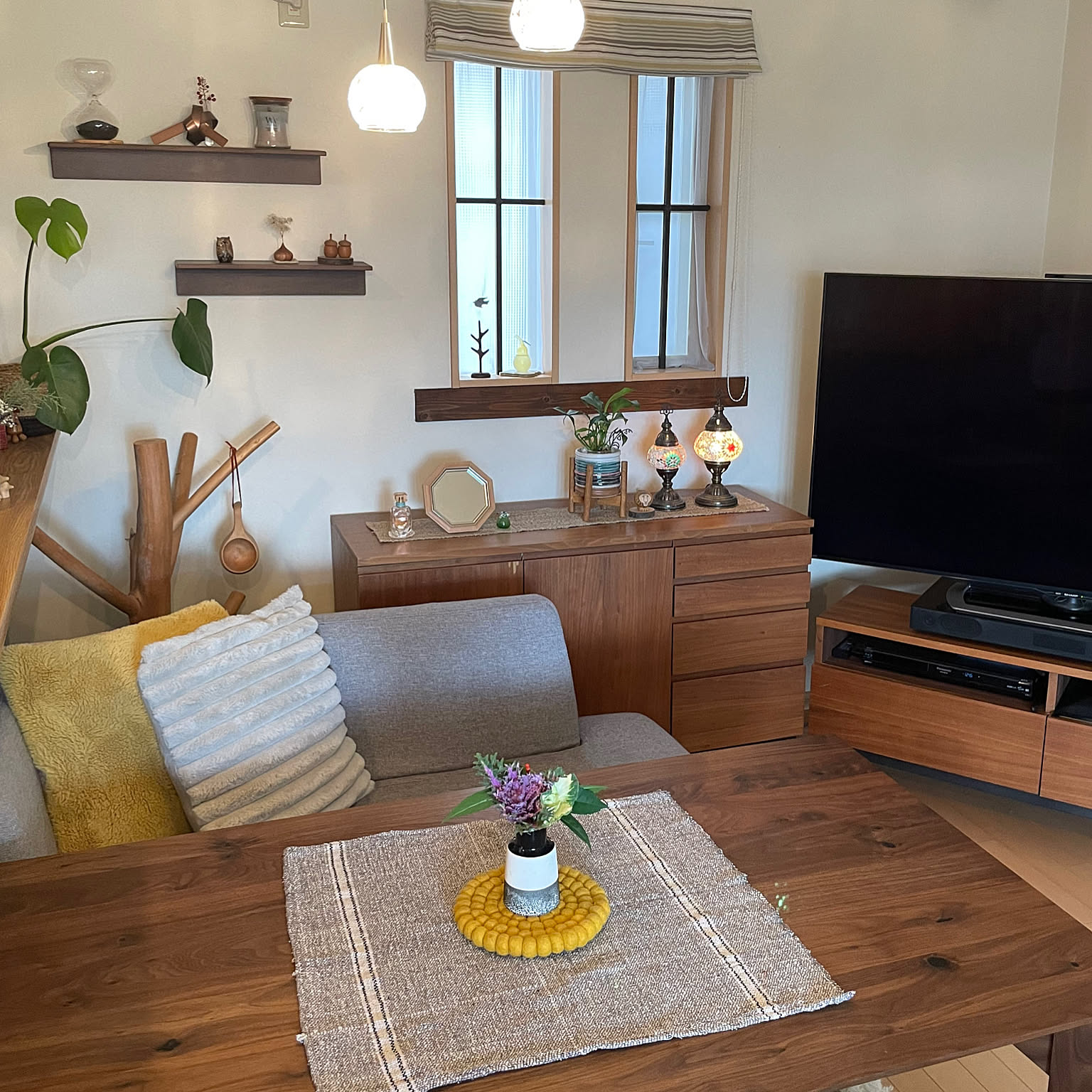 アート252　「オーガニック・プラネット(ダークブラウン)」　インテリア リビング/ナチュラル/観葉植物/照明/ソファのインテリア実例